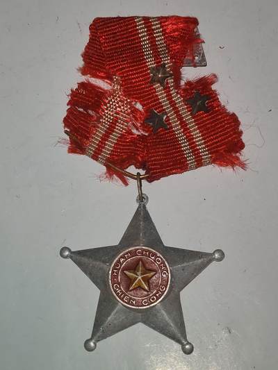 韵星假日拍卖第二十九期 -- Rimey Holidays Auction 29 - 越南社会主义共和国一级战功勋章 软挂版