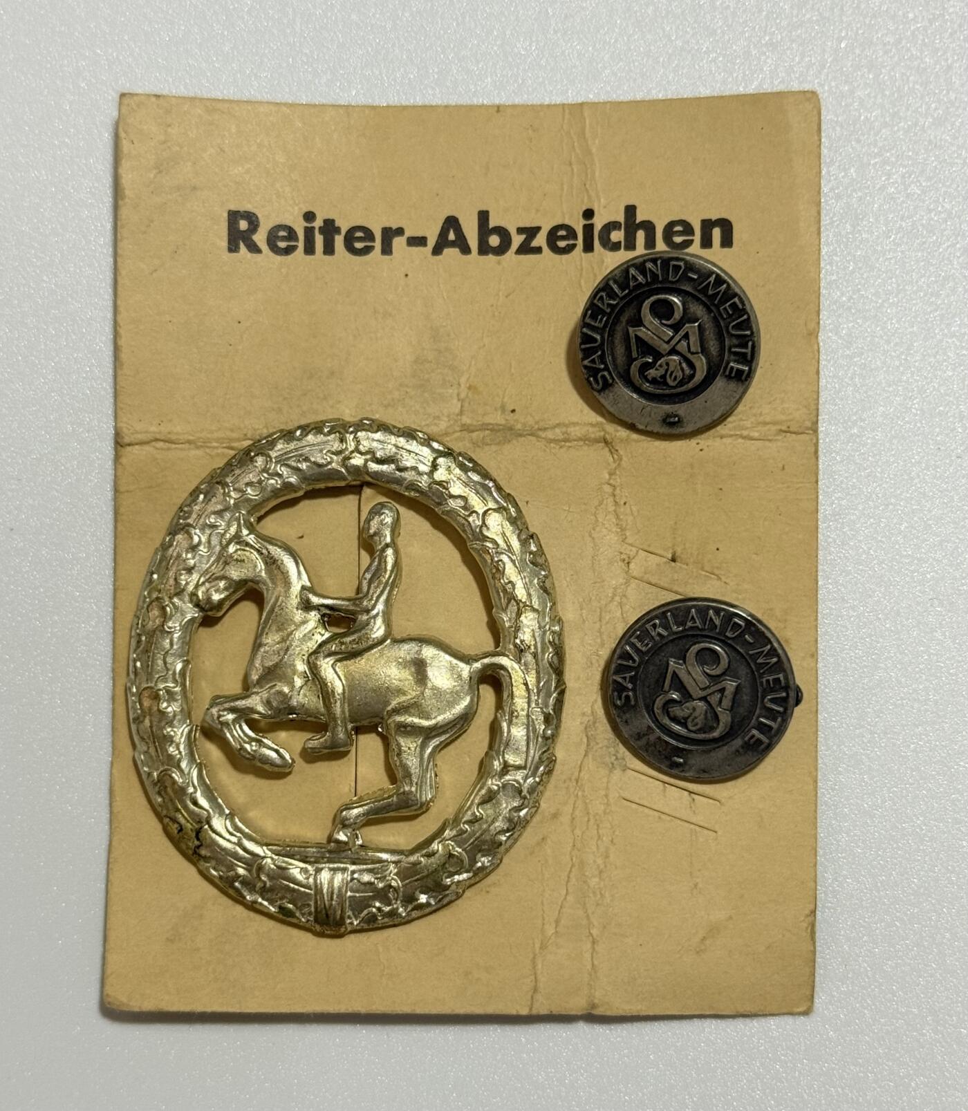 韵星假日精品2025秋季军品类拍卖会-- Rimey Holidays Boutique 2025 Autumn Militaria Sale 57版银级马术奖章+2枚马术协会证章