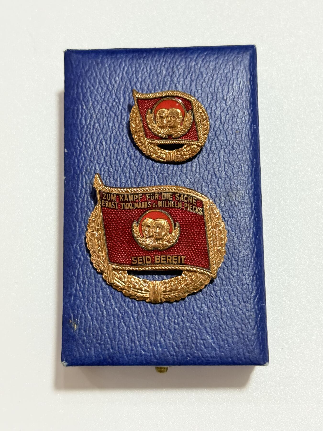 韵星假日精品2025秋季军品类拍卖会-- Rimey Holidays Boutique 2025 Autumn Militaria Sale 民主德国铜级恩格斯台尔曼社会主义先锋奖章带盒略一套