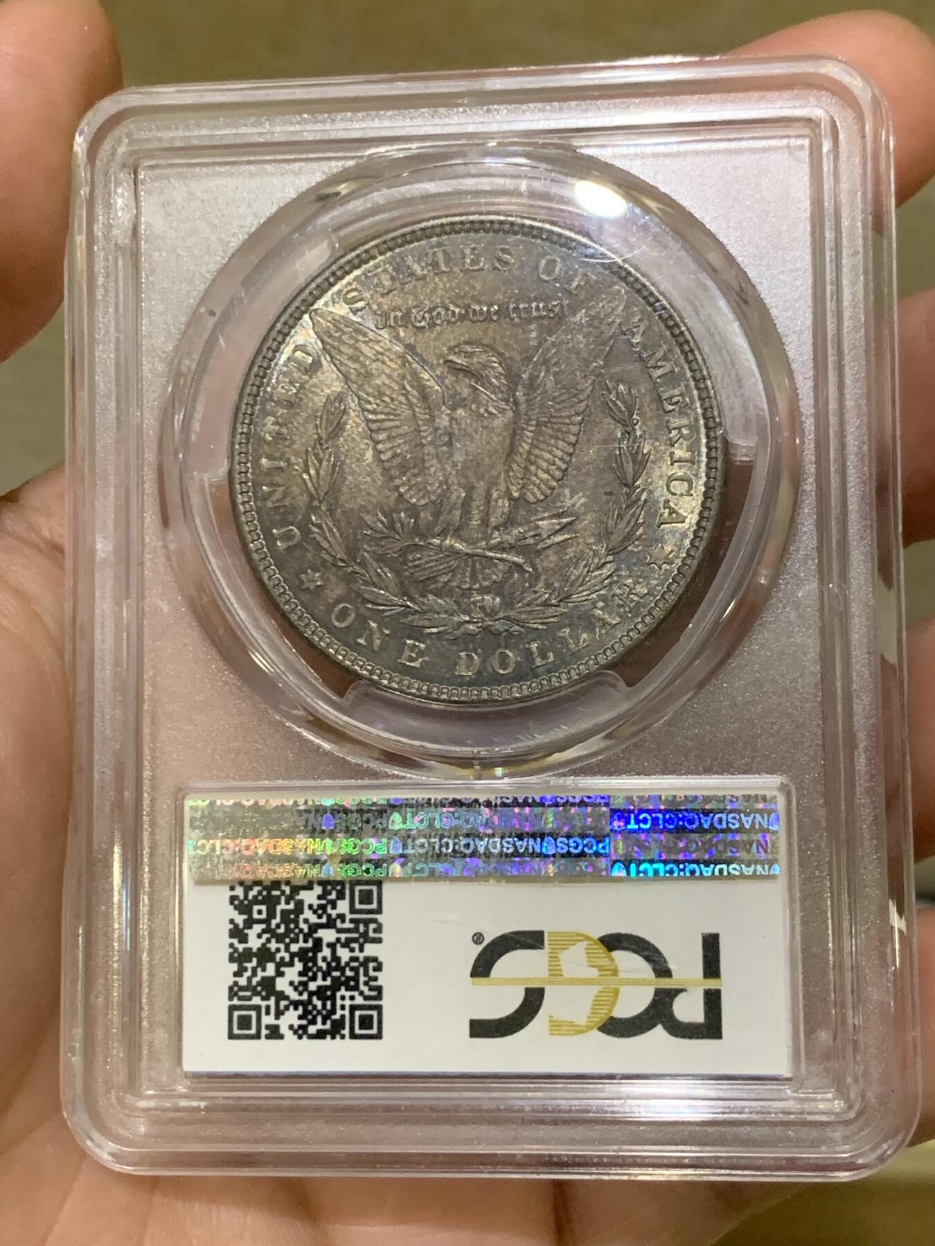 《竞宝斋》第432场 周日，周一 2场连拍 （全场包邮） PCGS MS64 美国1886年摩根银币P版，原汁原味双面五彩老包浆，包浆醇厚润泽又犀利，打制深峻，味道币味道足，状态一流。