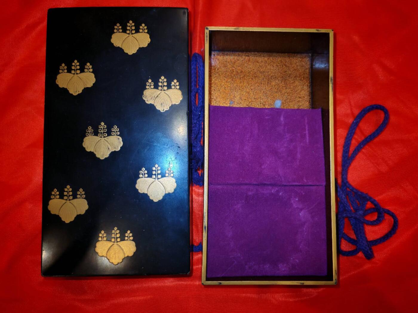 凯旋世界勋赏（第19期）（欢迎送拍）（对拍品有疑问请询问客服，不接受到手刀，出价默认拍品品相。请认真阅读拍卖规则！出价默认已认可！）（收到货请录制开箱视频，无视频概不处理问题。） 一等瑞宝勋章盒子（外事版本）
