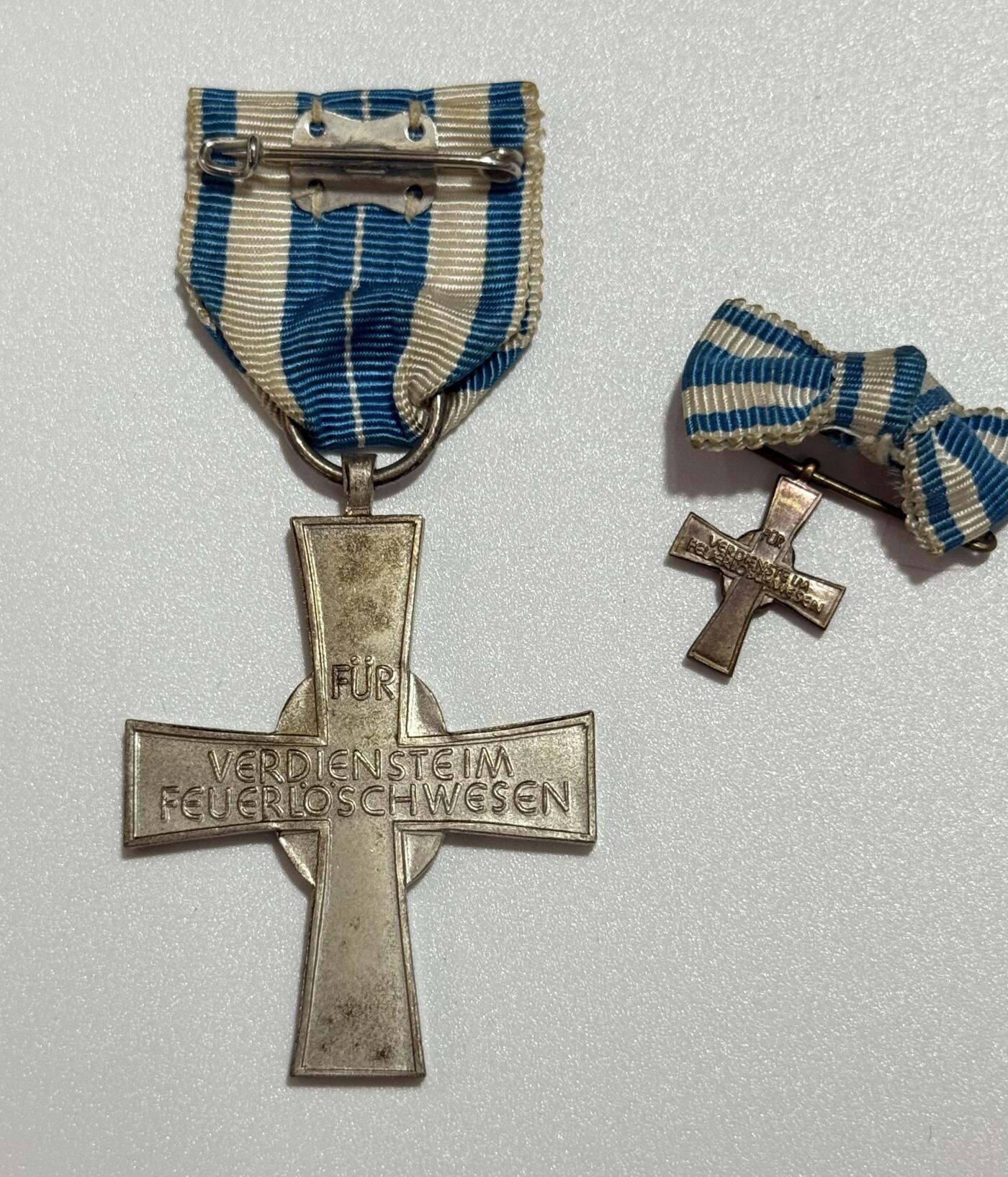 韵星假日精品2025秋季军品类拍卖会-- Rimey Holidays Boutique 2025 Autumn Militaria Sale 西德巴伐利亚银级消防服务奖章带mini