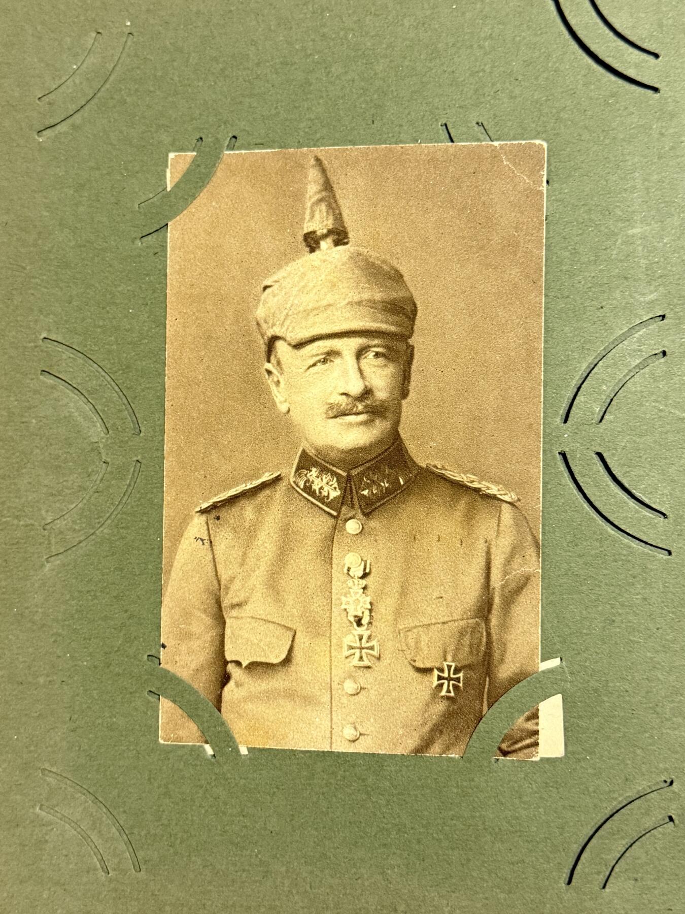 韵星假日精品2025秋季军品类拍卖会-- Rimey Holidays Boutique 2025 Autumn Militaria Sale .帝德相册，包含70张明信片，跨度一战—二战