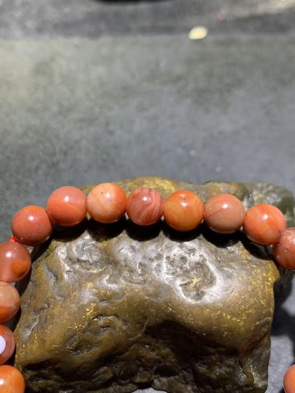 川料南红玛瑙通货手串一条，