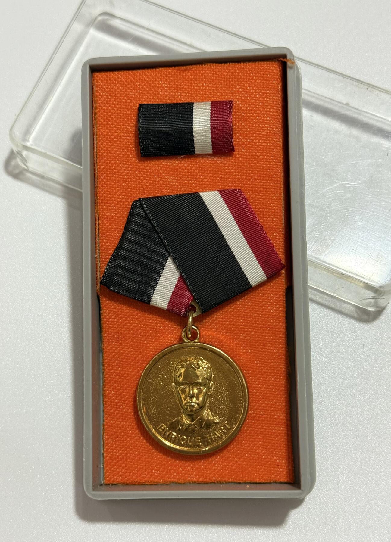 韵星假日精品2025秋季军品类拍卖会-- Rimey Holidays Boutique 2025 Autumn Militaria Sale 古巴人民共和国恩里克 哈特 达瓦罗斯奖章带原盒略