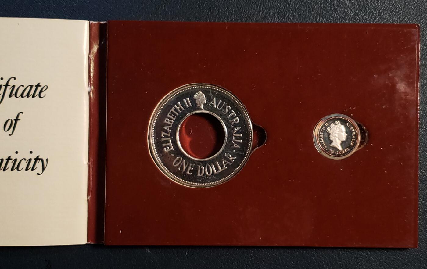 世界各国银币章专场（第23场） 原装证书册1988年澳大利亚25分、1元子母精制银币（带彩）
