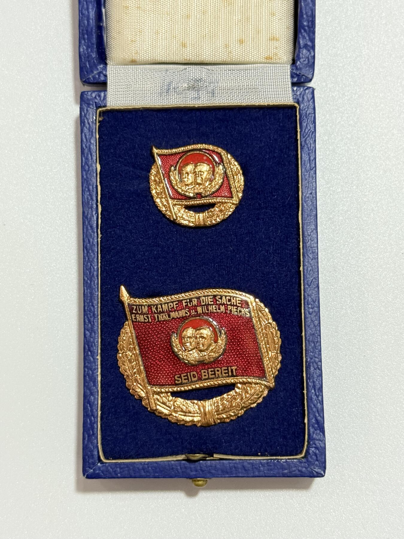 韵星假日精品2025秋季军品类拍卖会-- Rimey Holidays Boutique 2025 Autumn Militaria Sale 民主德国铜级恩格斯台尔曼社会主义先锋奖章带盒略一套