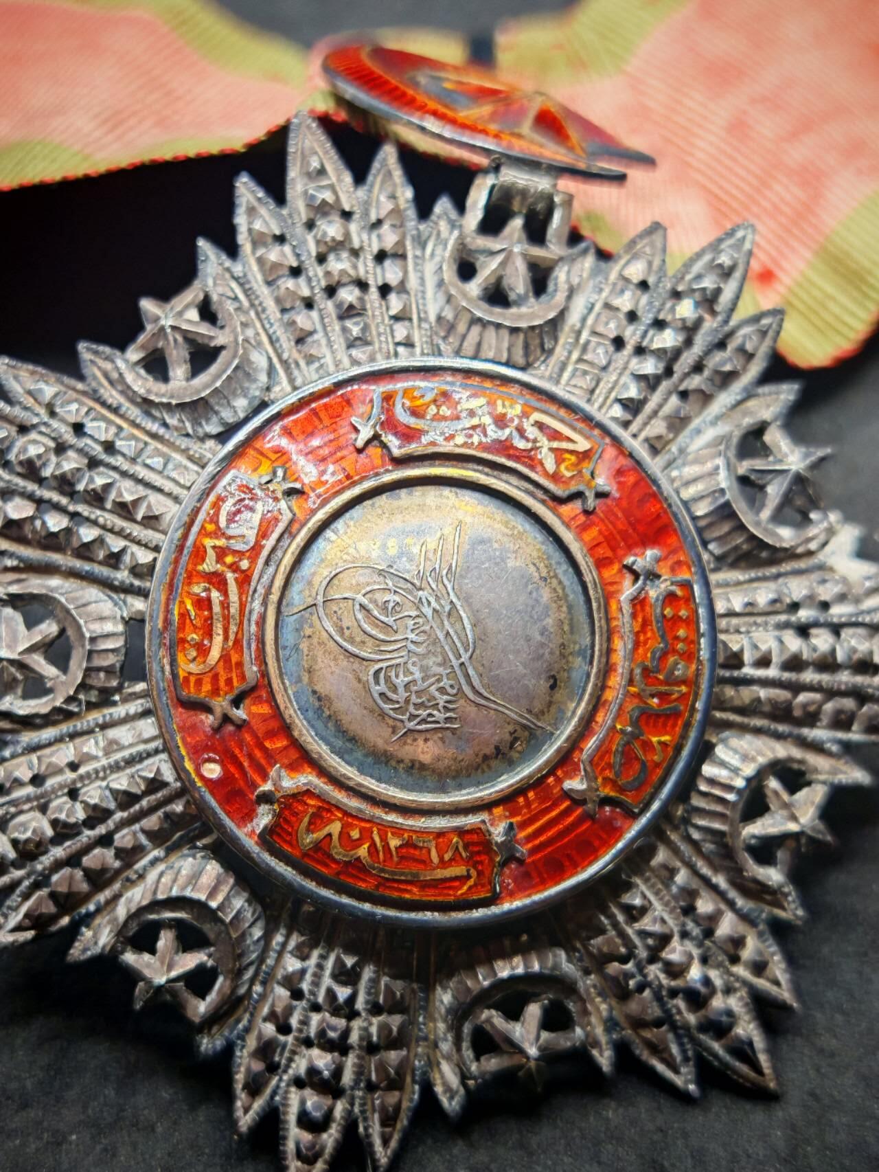 凯旋世界勋赏（第19期）（欢迎送拍）（对拍品有疑问请询问客服，不接受到手刀，出价默认拍品品相。请认真阅读拍卖规则！出价默认已认可！）（收到货请录制开箱视频，无视频概不处理问题。） 一战前版本 奥斯曼帝国 指挥官级梅日迪勋章 银质珐琅 背面奥斯曼银标 大约1909年左右制