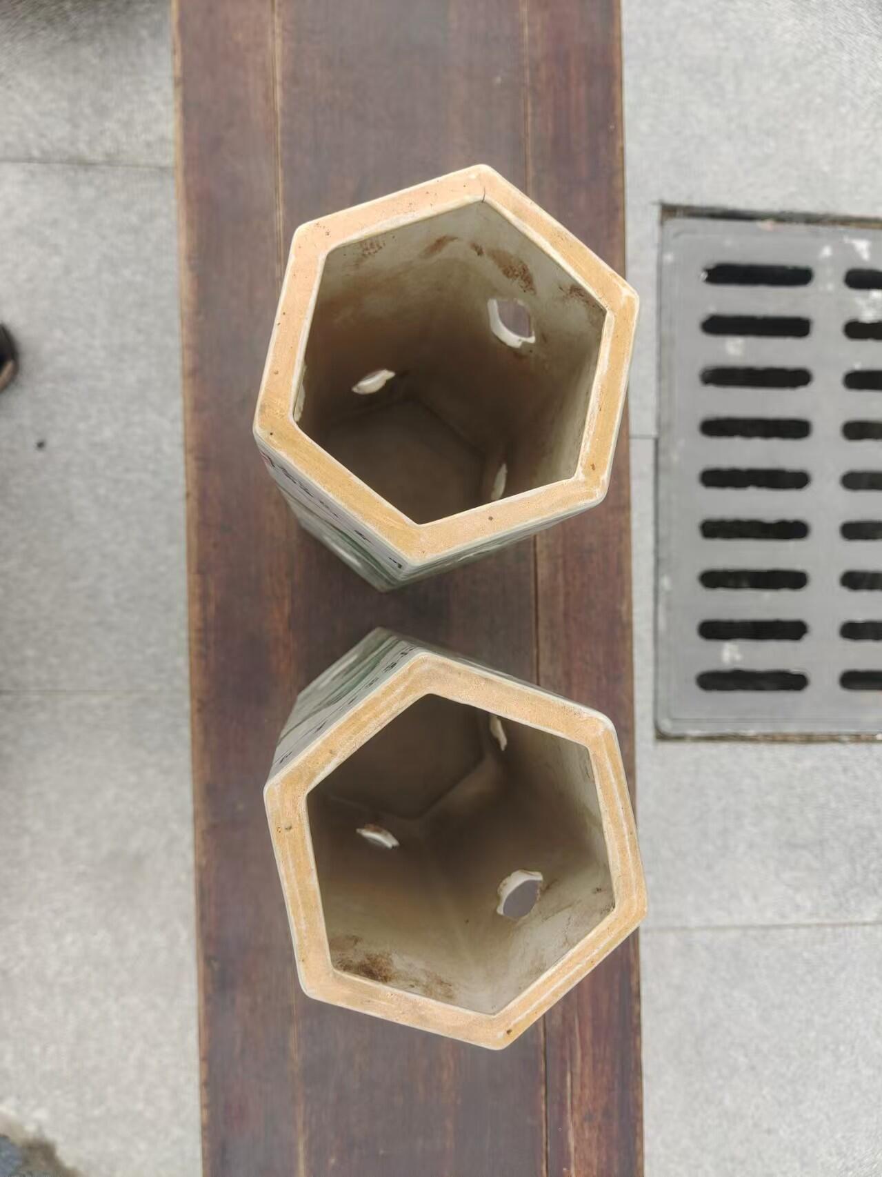 民国浅降彩山水六方帽筒一对 器型规整，画工精美，山水人物纹饰，带开窗设计