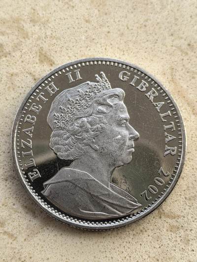 道一币馆币章第一百五十二场 - 直布罗陀2002年伊丽莎白二世登基50周年5镑克朗型纪念币-入宫车队