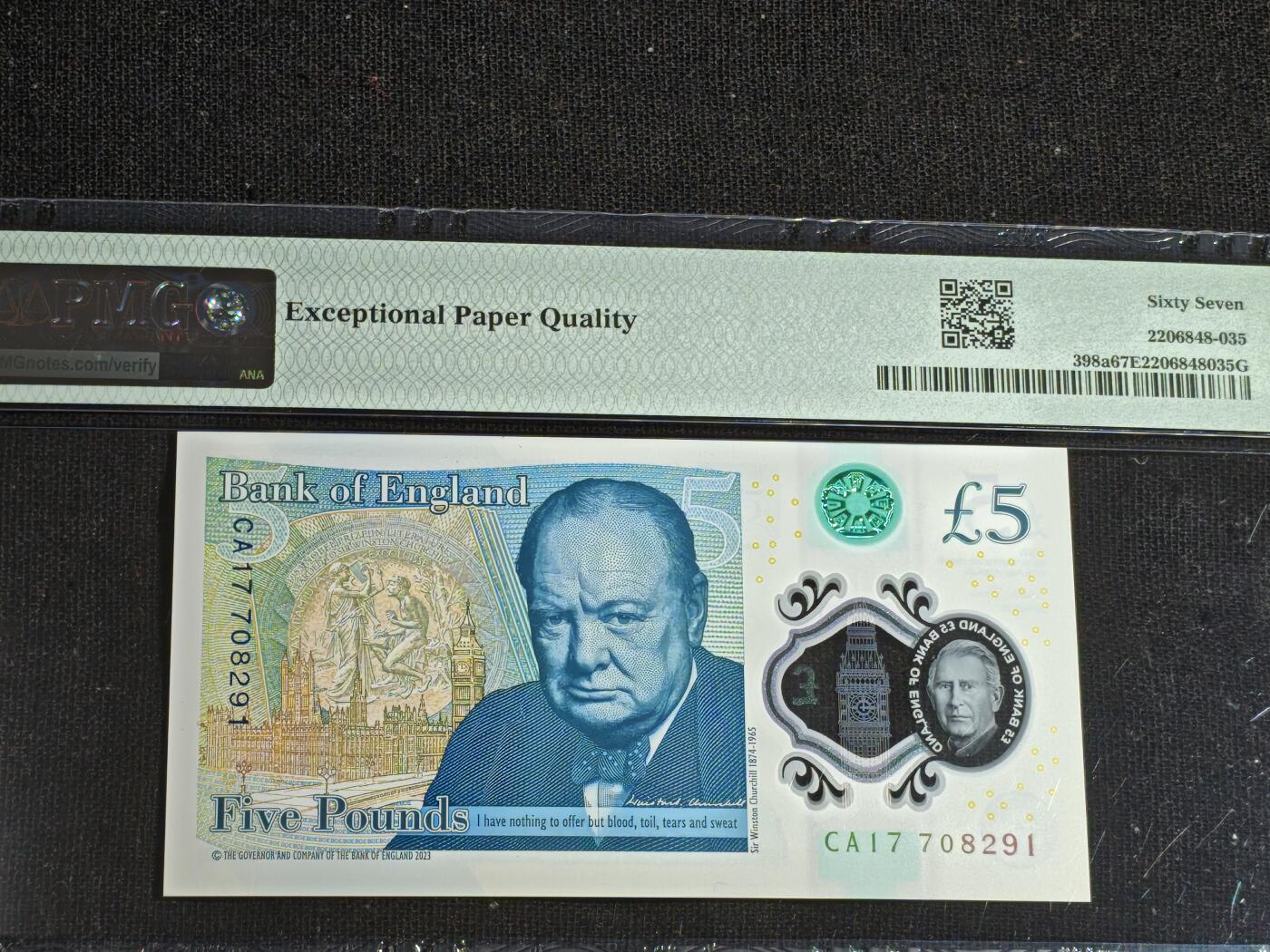 刘世昌艺术品销售中心～虎踞龙蟠*金杨在线联拍群第508期 英国2023年5镑（PMG 67E 号码：CA17 708291）1枚。