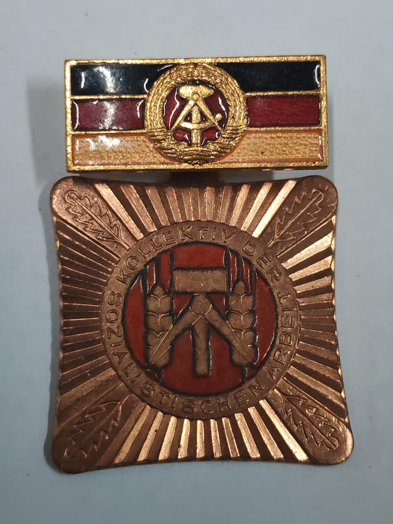 韵星假日拍卖第二十九期 -- Rimey Holidays Auction 29 民主德国集体劳动模范奖章