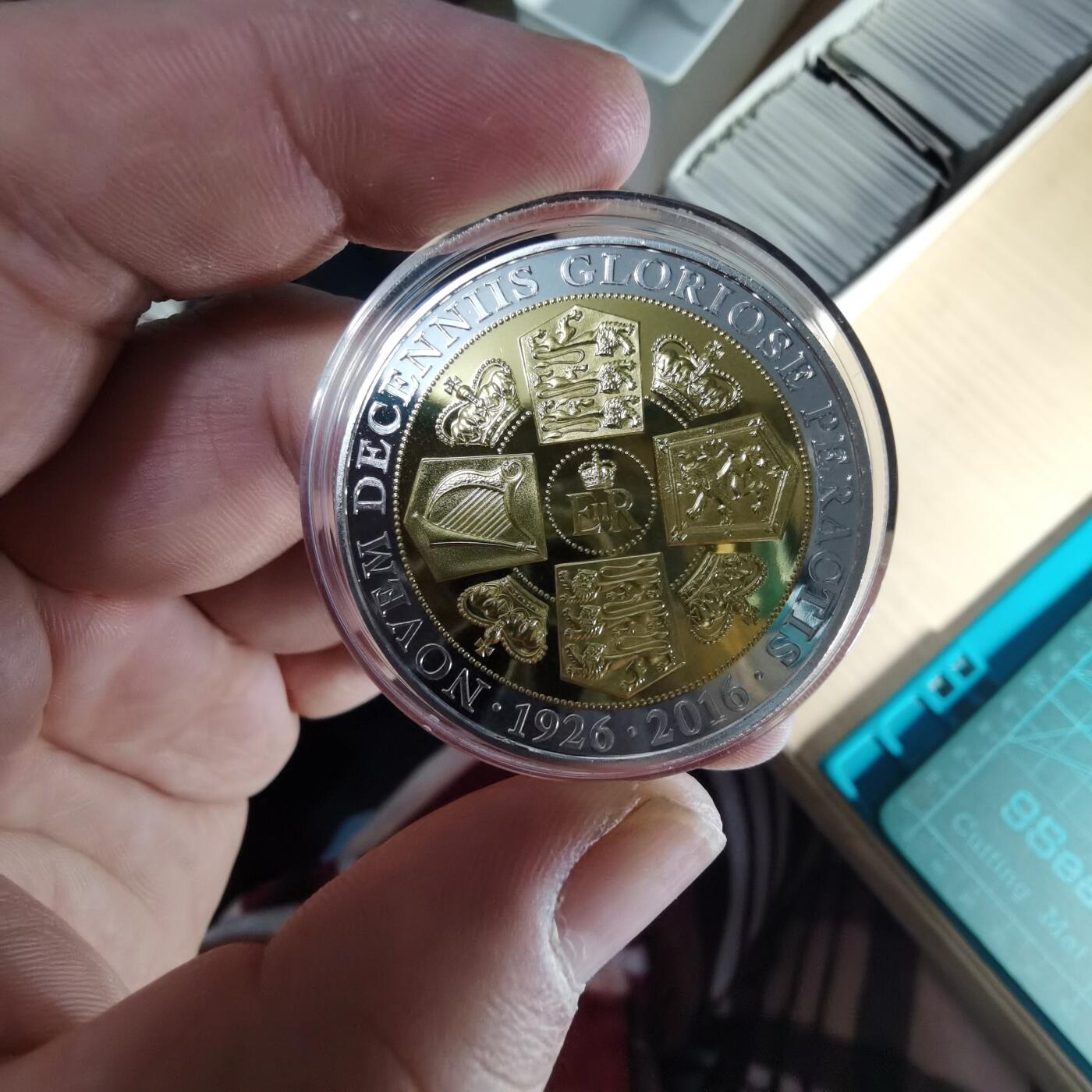 沼泽如烟--第887场 直布罗陀2016年伊二90大寿纪念币1克朗