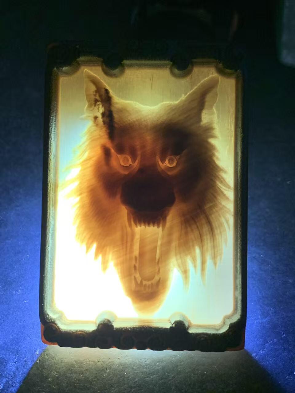 精美羊角雕刻狼王牌子一个！