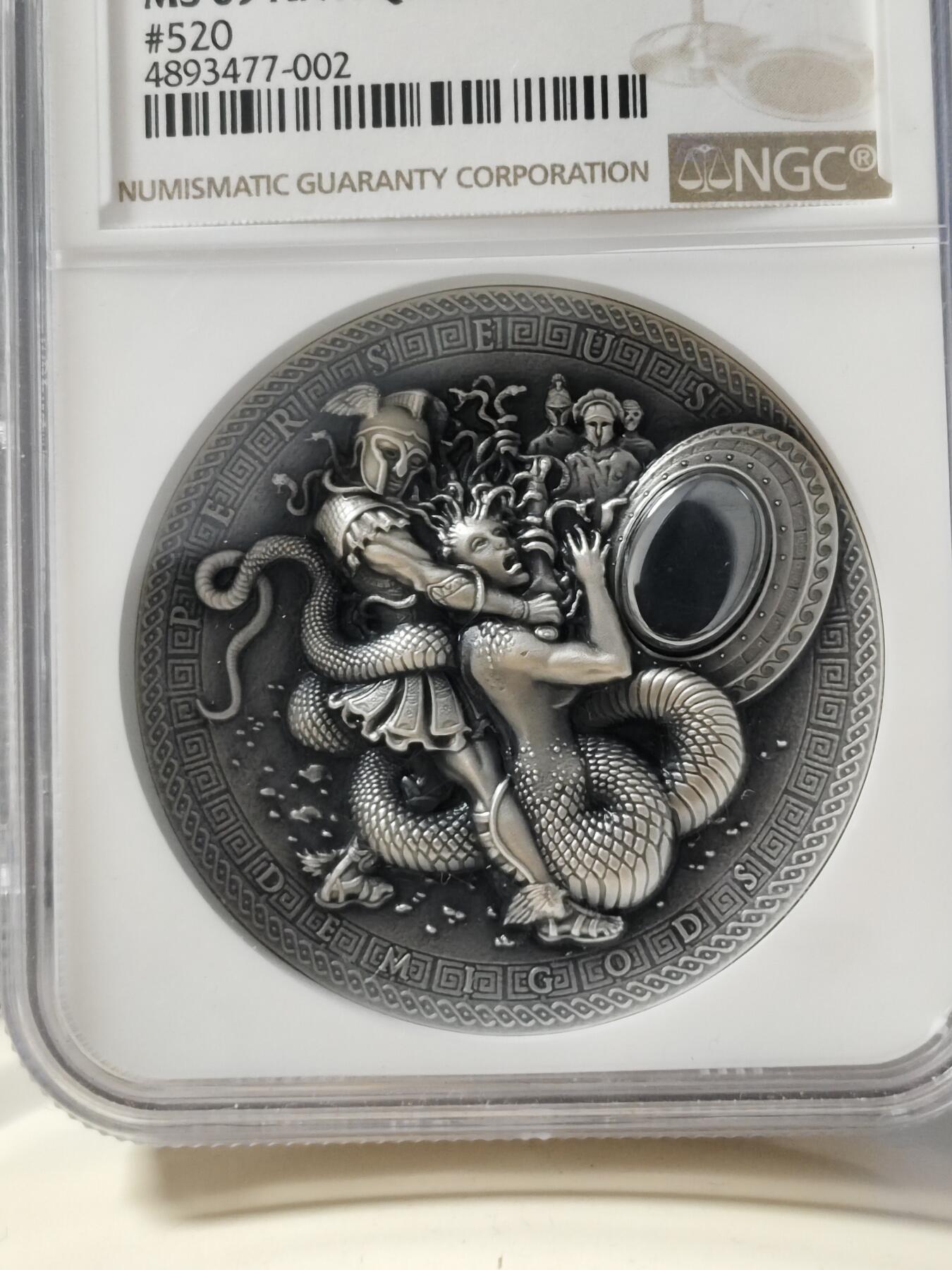第180期拍卖【长期征集拍品】【北京币展专场】 纽埃2018年古希腊半神系列2珀尔修斯战美杜莎2盎司银币NGC-MS69盒证齐全，999银，发行650枚，
