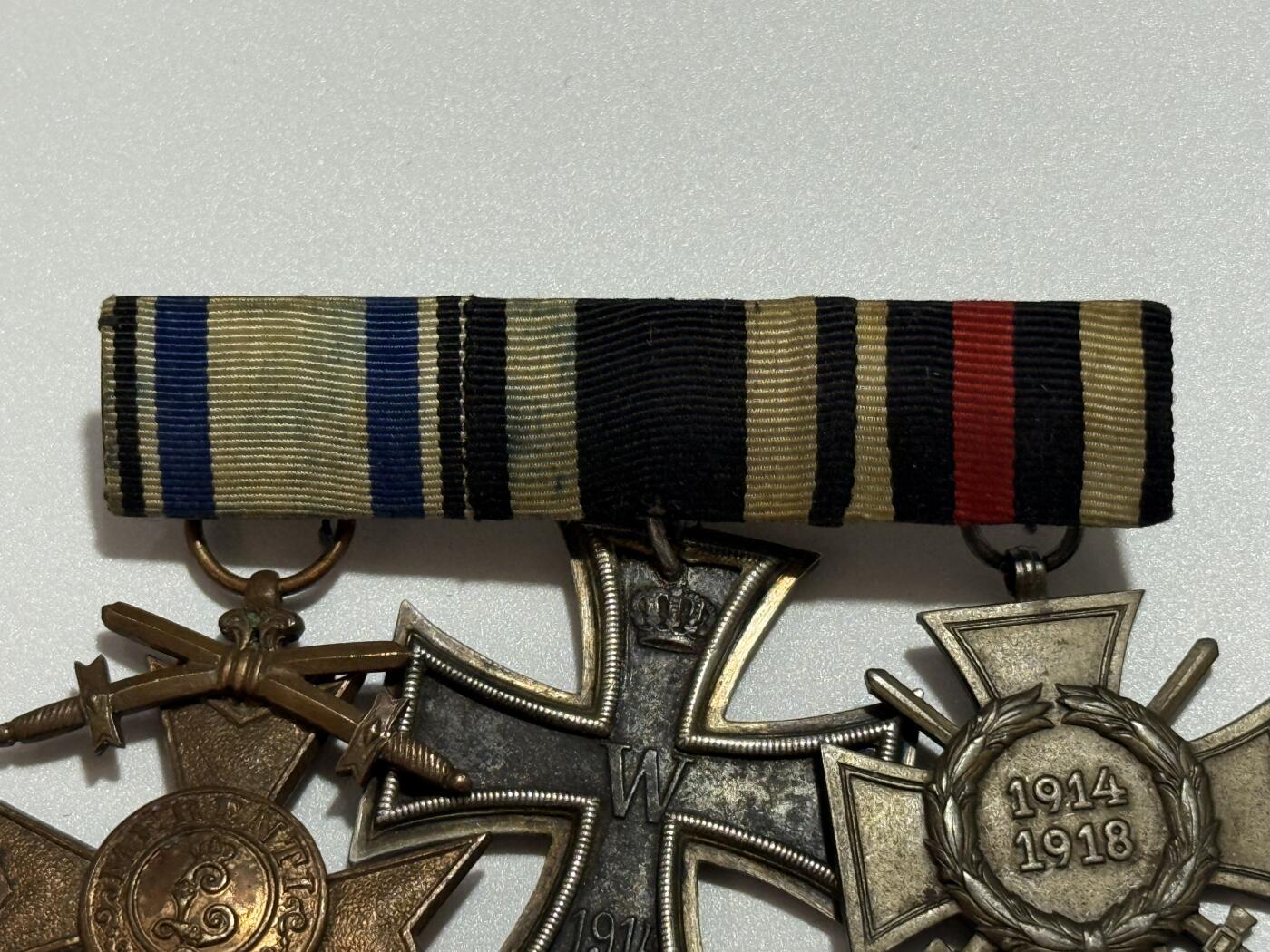 韵星假日精品2025秋季军品类拍卖会-- Rimey Holidays Boutique 2025 Autumn Militaria Sale 德意志帝国二级铁十字勋章、一战荣誉十字奖章（兴登堡）、巴伐利亚王国三级军事功勋奖章（MVK3）联排