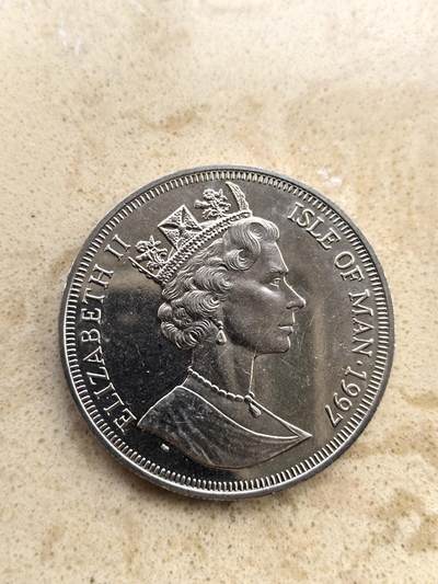 道一币馆币章第一百五十二场 - 马恩岛1997年伊丽莎白二世和菲利普王子大婚50周年1克朗纪念币