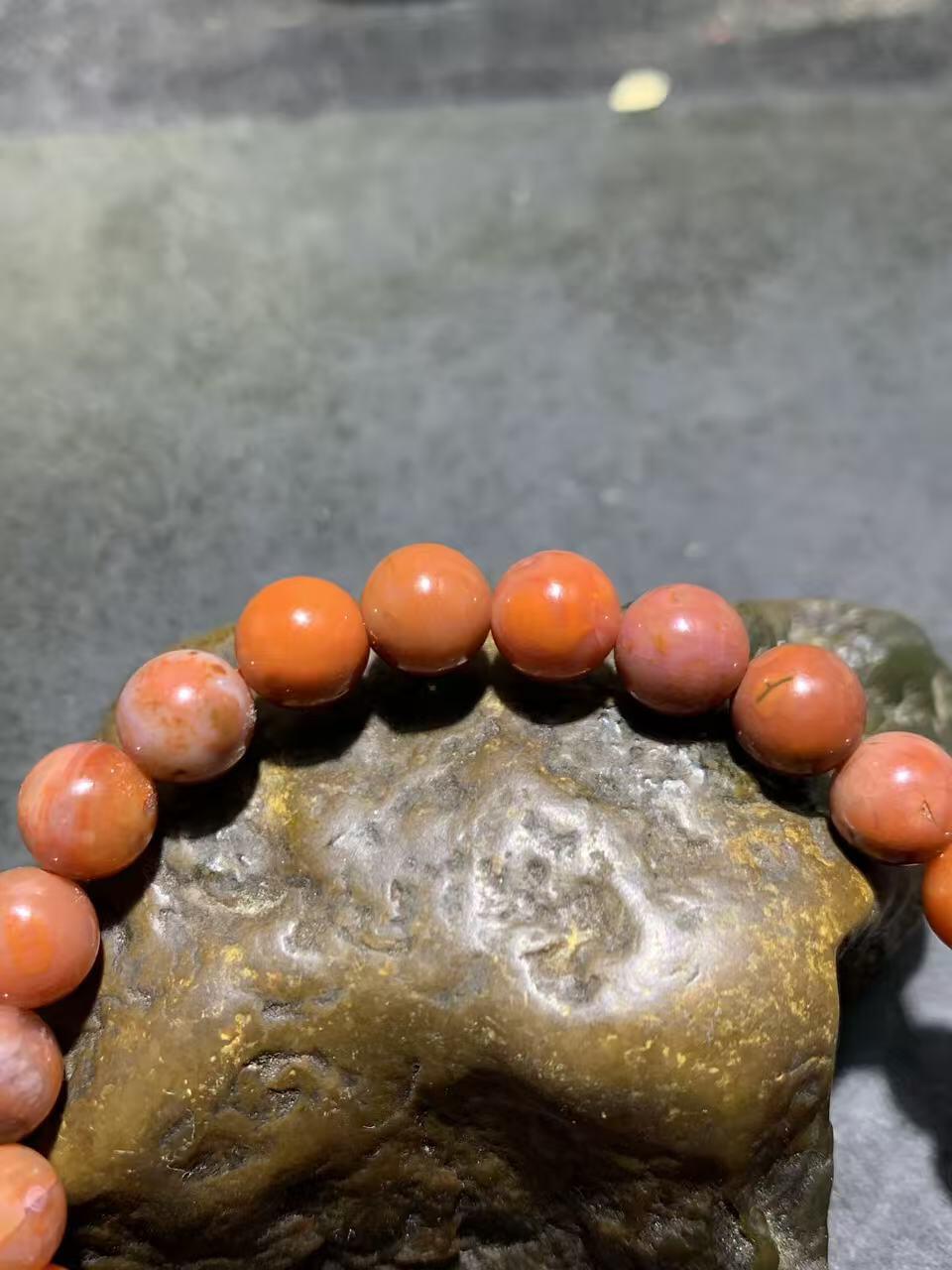 川料南红玛瑙通货手串一条，