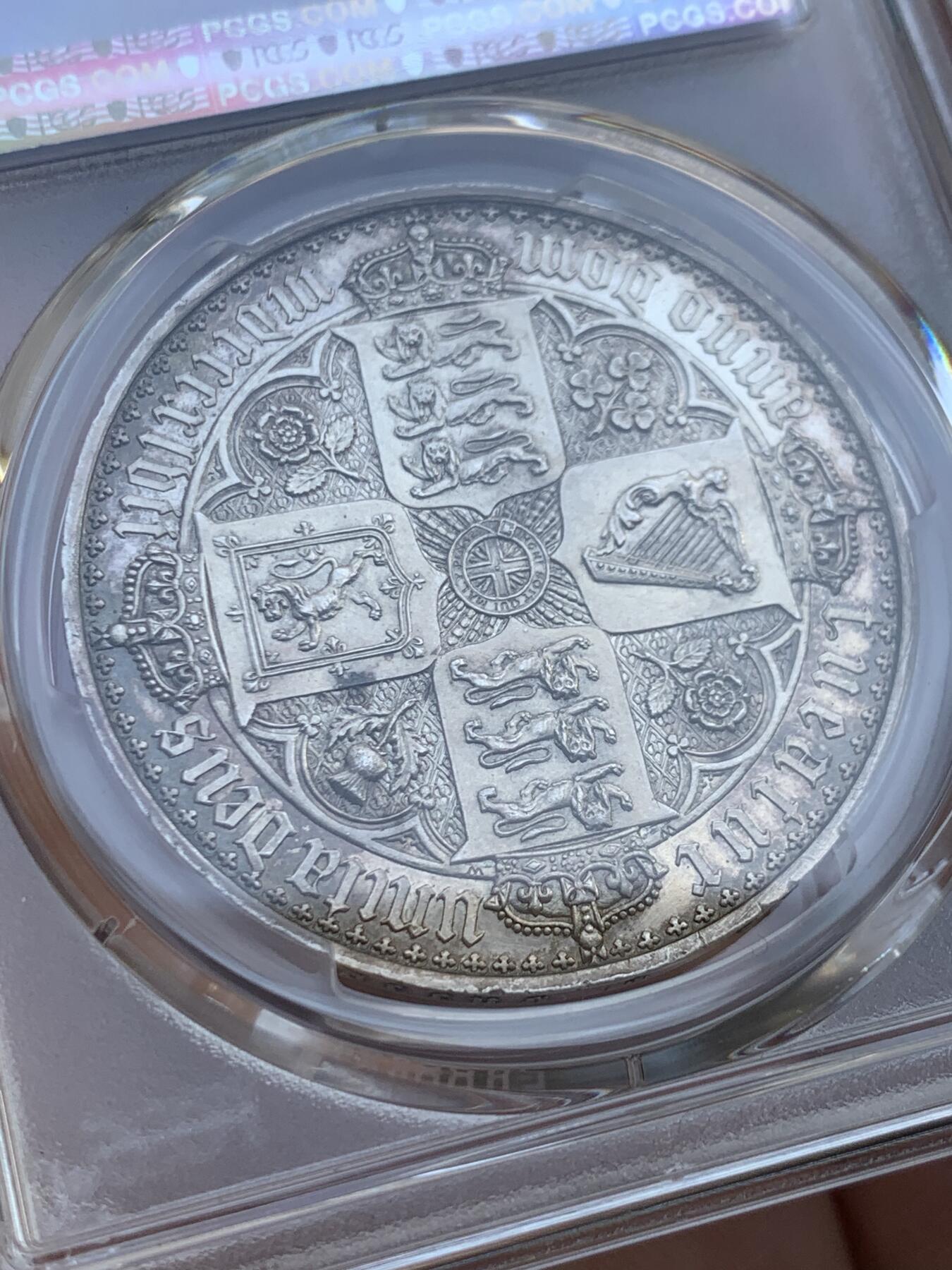 《竞宝斋》第432场 周日，周一 2场连拍 （全场包邮） PCGS PR62CAM 英国1847哥特克朗银币 公认的最美钱币之一 英系玩家绕不过的美丽 所见62分的状态极佳者