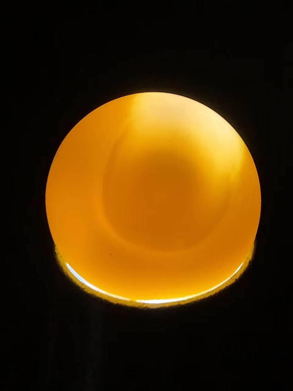 精美蒙料鸡油黄冻料战国红玛瑙圆珠一个，