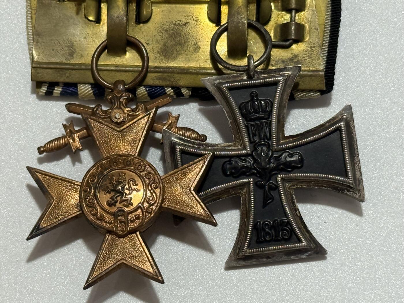 韵星假日精品2025秋季军品类拍卖会-- Rimey Holidays Boutique 2025 Autumn Militaria Sale 德意志帝国二级铁十字勋章（KAG标）与巴伐利亚王国三级军事功勋奖章（MVK3）联排