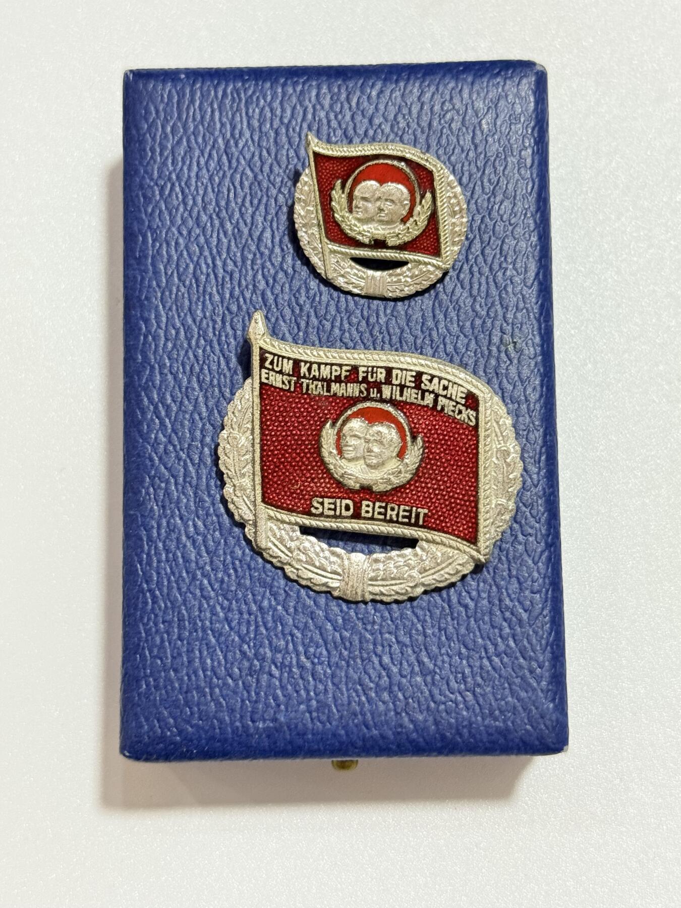 韵星假日精品2025秋季军品类拍卖会-- Rimey Holidays Boutique 2025 Autumn Militaria Sale 民主德国银级恩格斯台尔曼社会主义先锋奖章带盒略一套