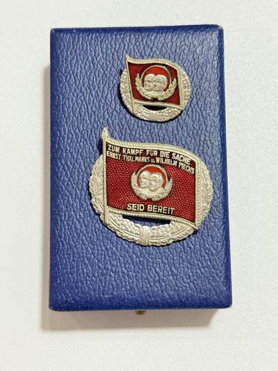 韵星假日精品2025秋季军品类拍卖会-- Rimey Holidays Boutique 2025 Autumn Militaria Sale - 民主德国银级恩格斯台尔曼社会主义先锋奖章带盒略一套