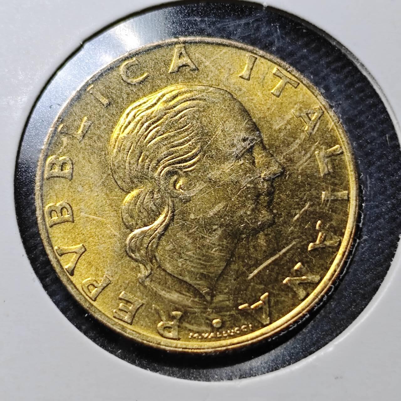 KK钱币收藏小铺  第359场  2月预留时间 周末发货  1999意大利200里拉纪念币 好品 少见品种