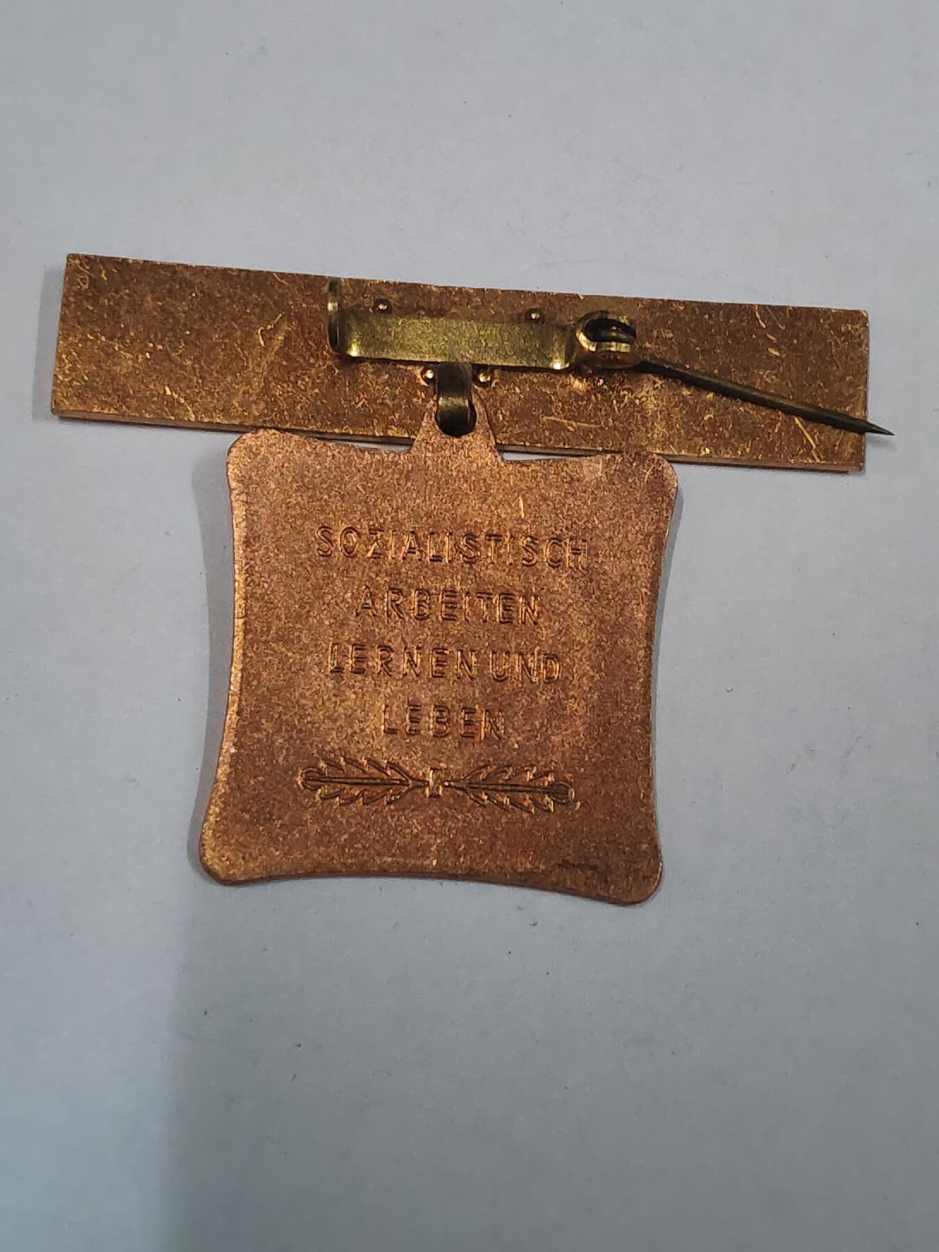 韵星假日拍卖第二十九期 -- Rimey Holidays Auction 29 民主德国集体劳动模范奖章 三次获得