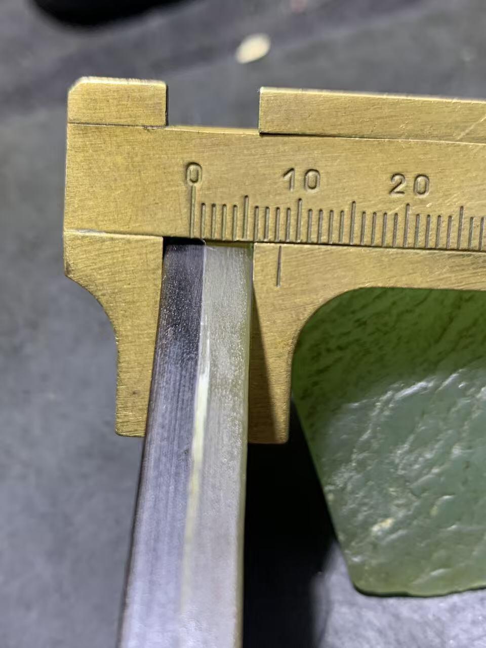 精美羊角雕刻狼王牌子一个！