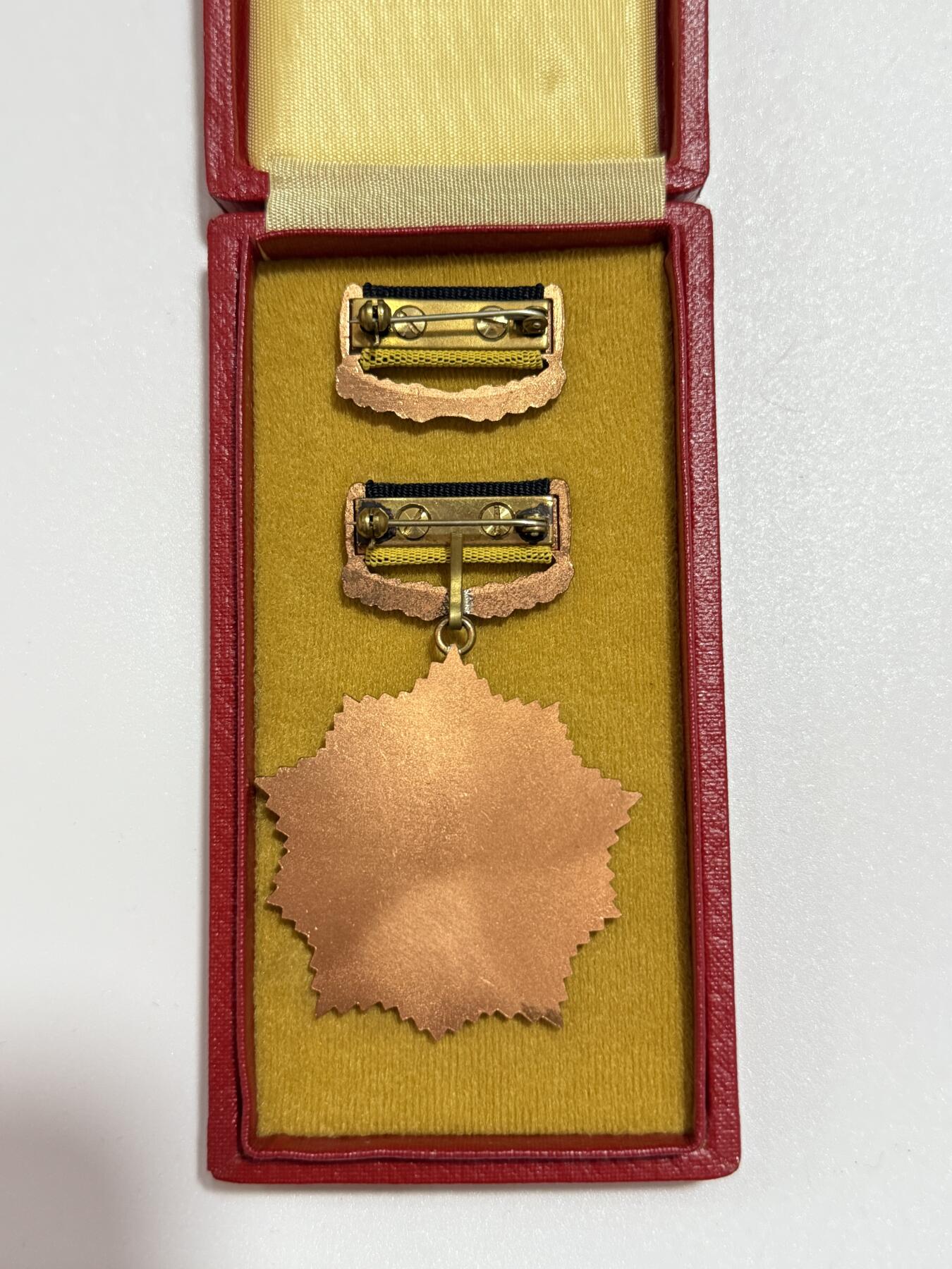 韵星假日精品2025秋季军品类拍卖会-- Rimey Holidays Boutique 2025 Autumn Militaria Sale  民主德国铜级祖国功勋勋章带原盒略