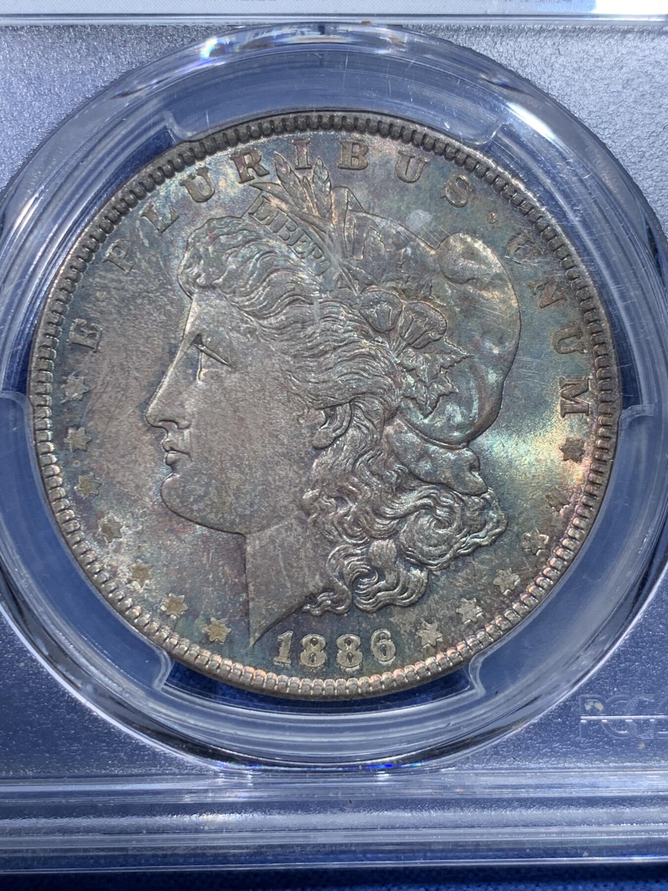 《竞宝斋》第432场 周日，周一 2场连拍 （全场包邮） PCGS MS64 美国1886年摩根银币P版，原汁原味双面五彩老包浆，包浆醇厚润泽又犀利，打制深峻，味道币味道足，状态一流。