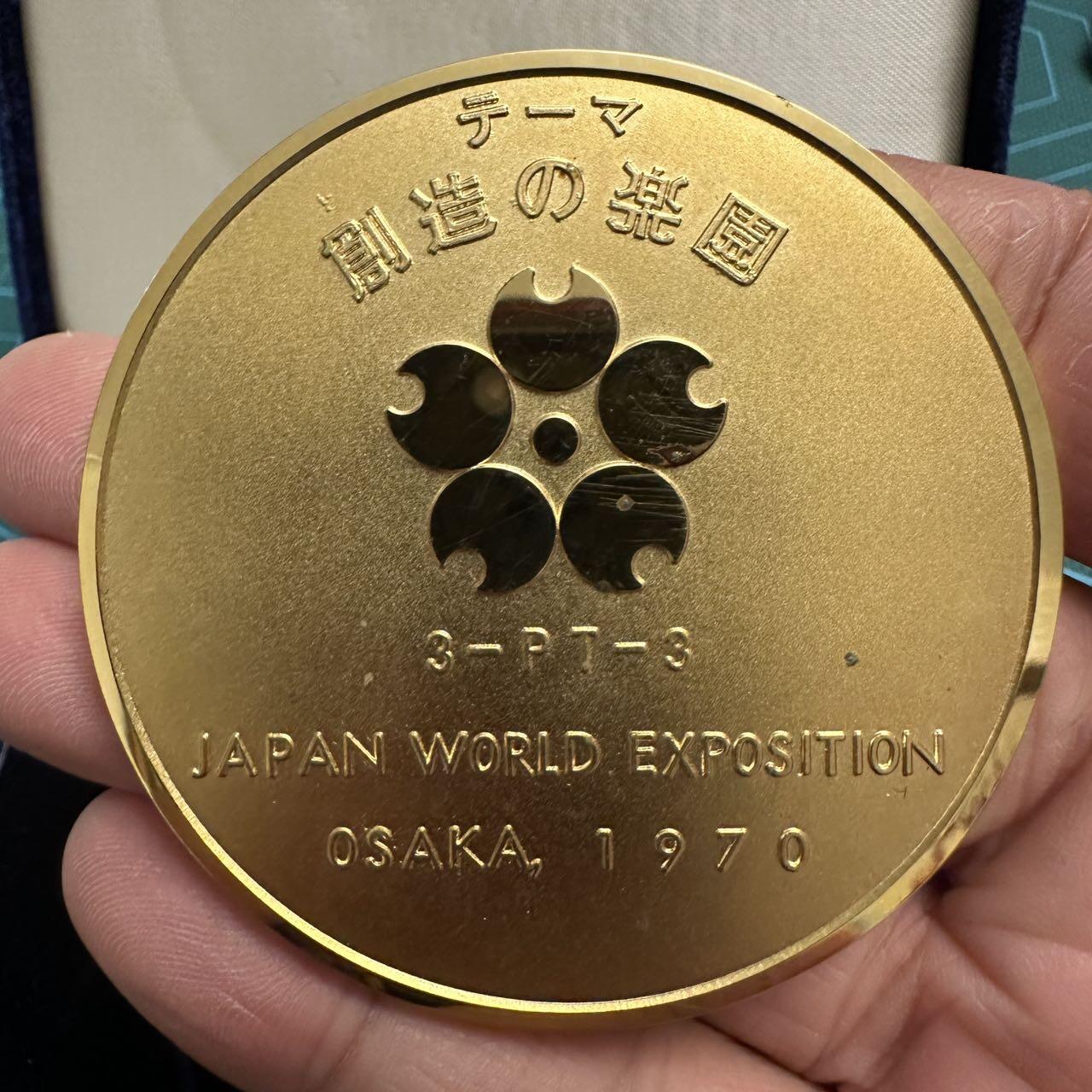 蒂克钱币-第46场 日本章牌专场 日本 1970年万国博览会镀金 铜章 60mm 95g 绒布盒