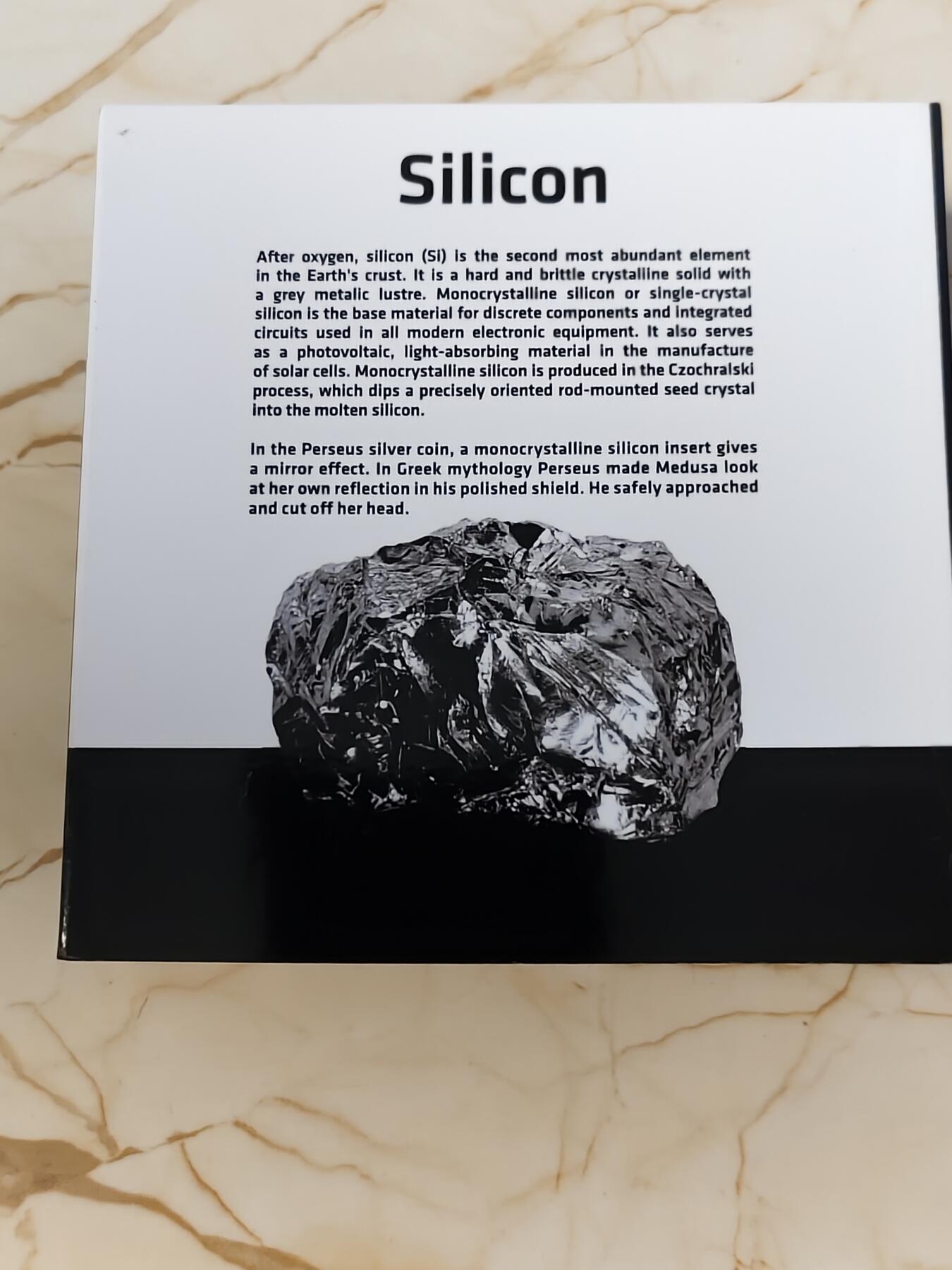 第180期拍卖【长期征集拍品】【北京币展专场】 纽埃2018年古希腊半神系列2珀尔修斯战美杜莎2盎司银币NGC-MS69盒证齐全，999银，发行650枚，