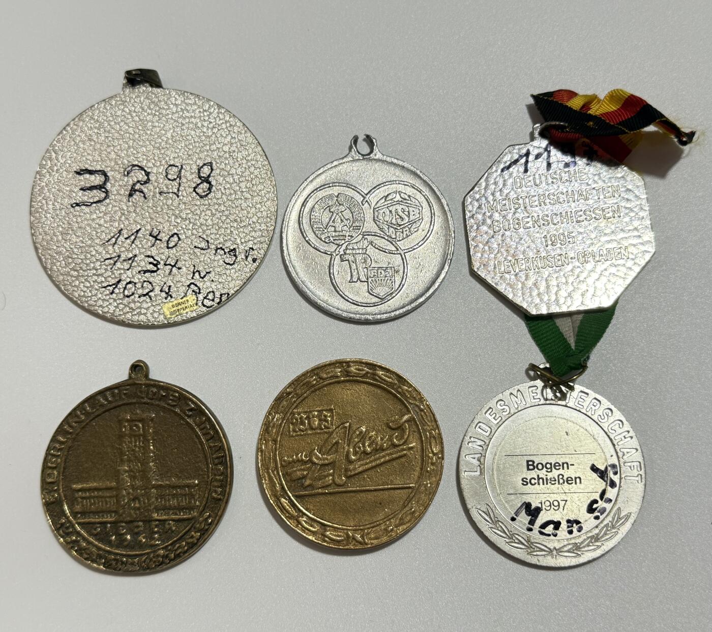 韵星假日精品2025秋季军品类拍卖会-- Rimey Holidays Boutique 2025 Autumn Militaria Sale 民主德国奖牌一组