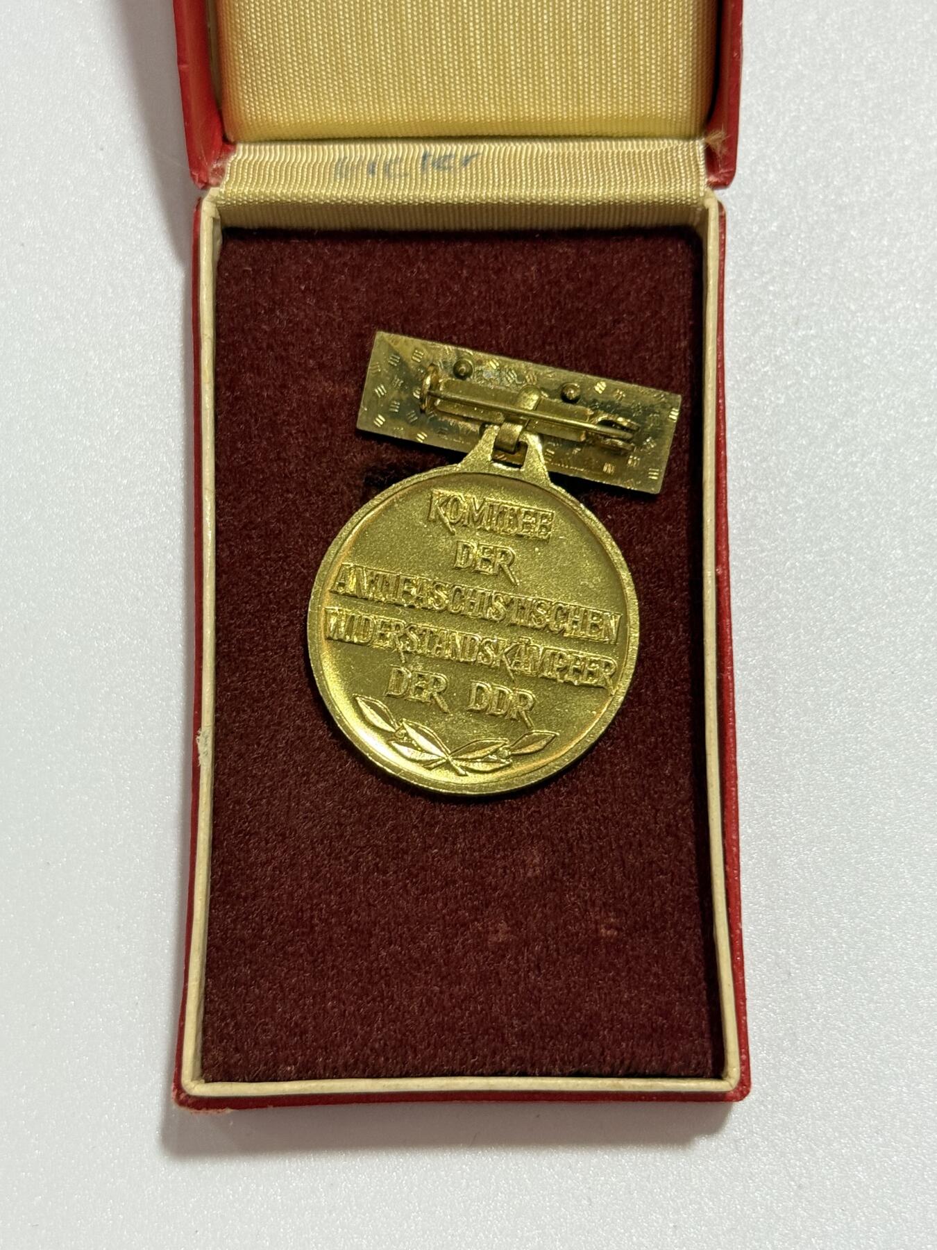 韵星假日精品2025秋季军品类拍卖会-- Rimey Holidays Boutique 2025 Autumn Militaria Sale 民主德国国际主义战士奖章带盒