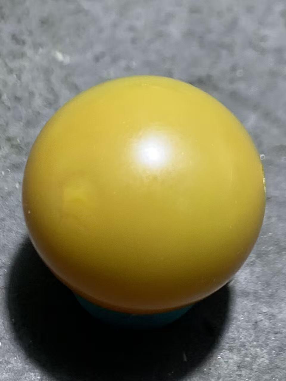 精美蒙料鸡油黄冻料战国红玛瑙圆珠一个，