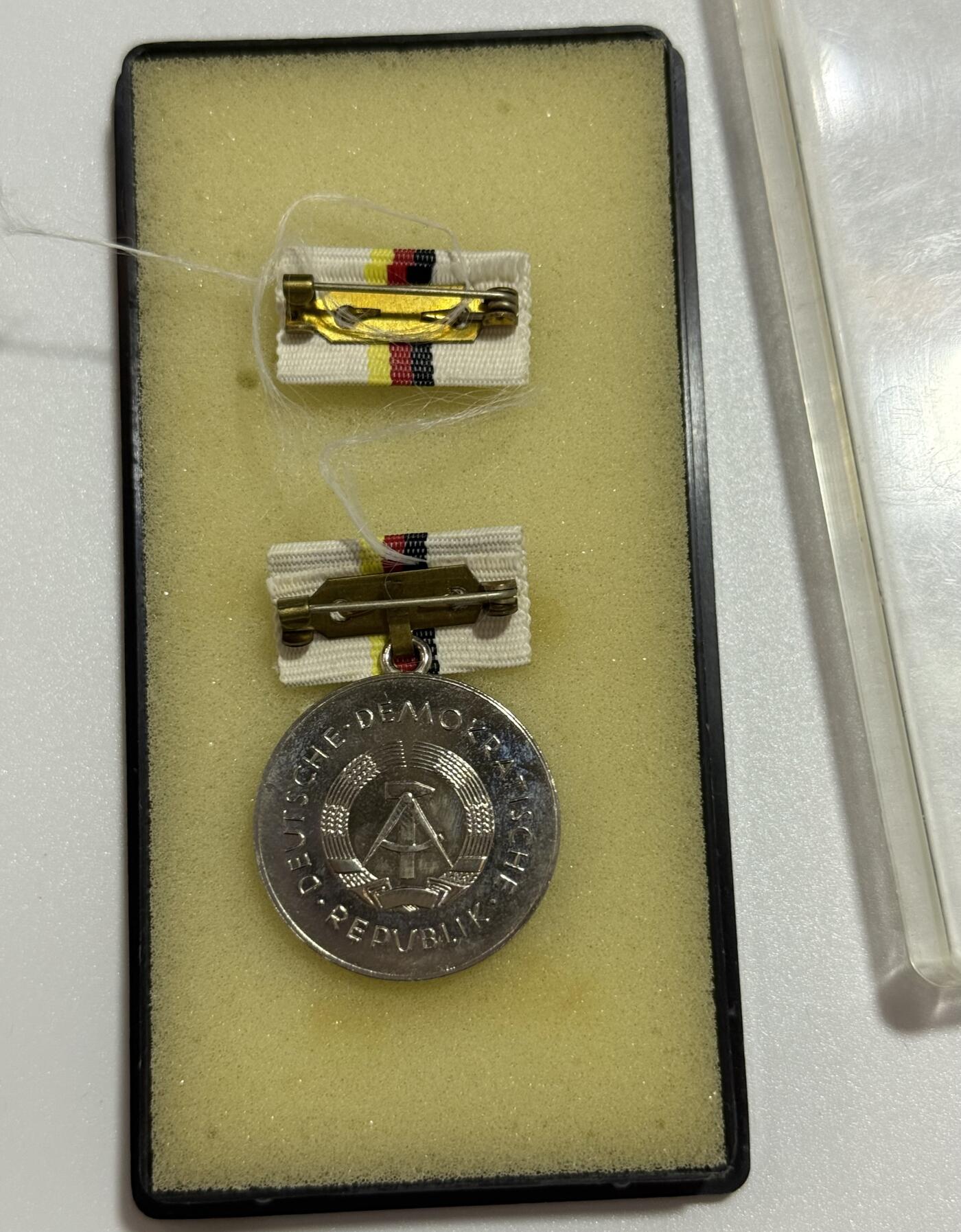 韵星假日精品2025秋季军品类拍卖会-- Rimey Holidays Boutique 2025 Autumn Militaria Sale 民主德国西奥多纽贝尔奖章带盒略