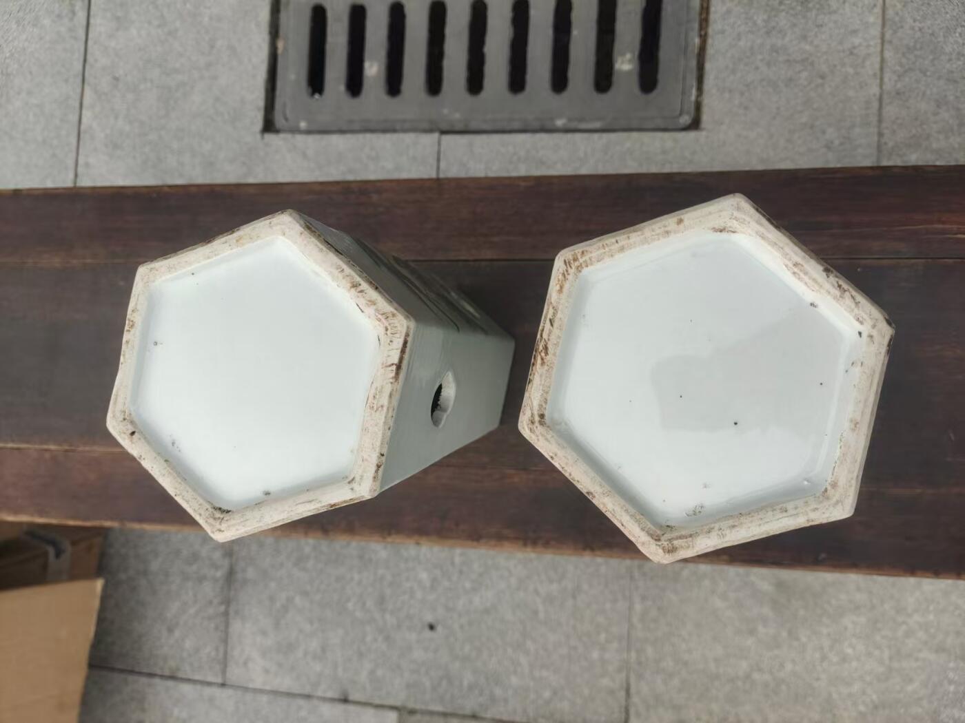 民国浅降彩山水六方帽筒一对 器型规整，画工精美，山水人物纹饰，带开窗设计