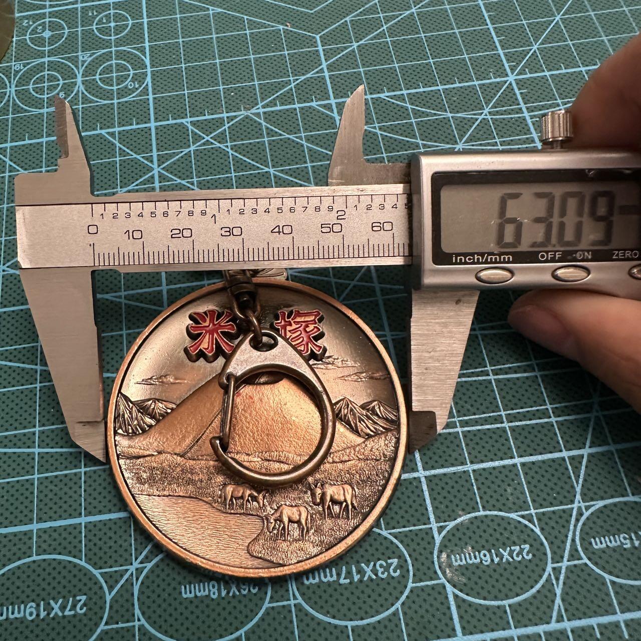 蒂克钱币-第46场 日本章牌专场 日本 阿苏山 高浮雕纪念章 63mm 81g