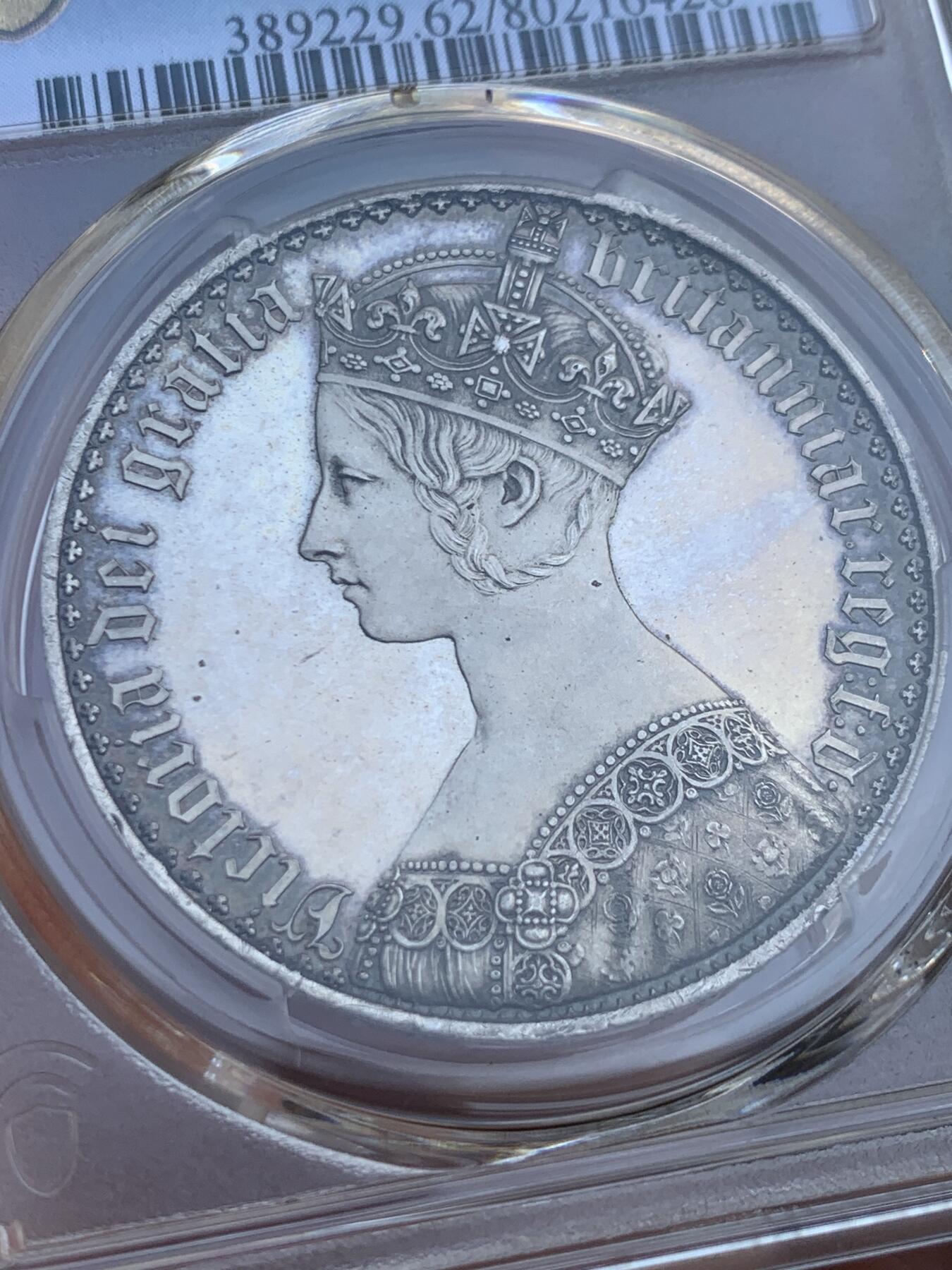 《竞宝斋》第432场 周日，周一 2场连拍 （全场包邮） PCGS PR62CAM 英国1847哥特克朗银币 公认的最美钱币之一 英系玩家绕不过的美丽 所见62分的状态极佳者
