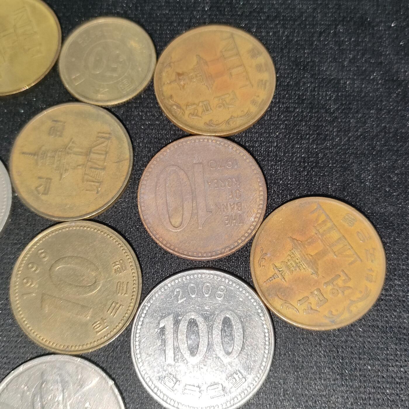猩哥外币小铺➨【第199场】 日本和韩国11个