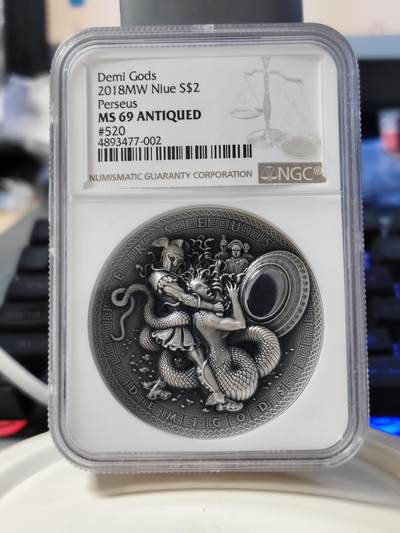 第180期拍卖【长期征集拍品】【北京币展专场】 - 纽埃2018年古希腊半神系列2珀尔修斯战美杜莎2盎司银币NGC-MS69盒证齐全，999银，发行650枚，