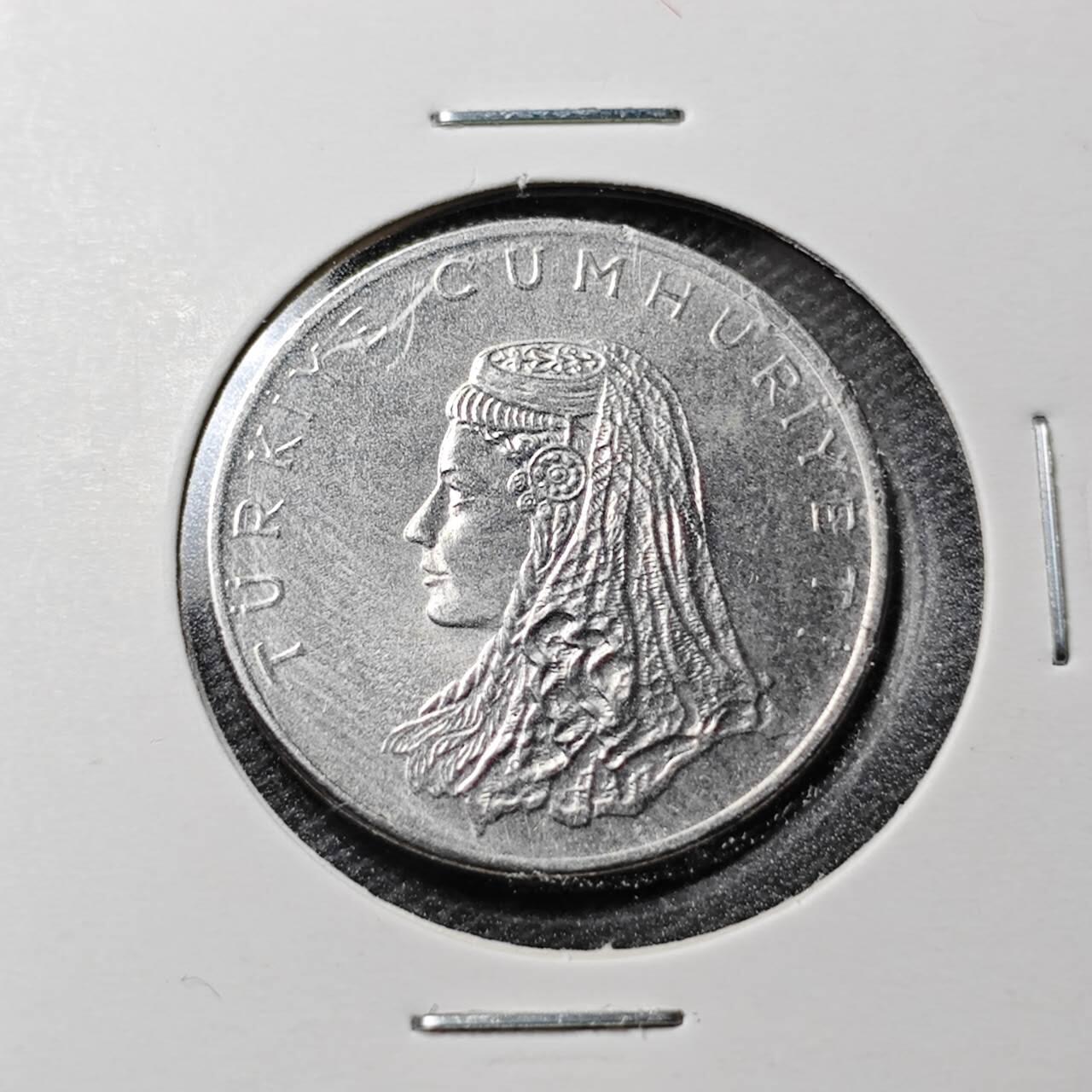 KK钱币收藏小铺  第359场  2月预留时间 周末发货  1972土耳其50库鲁 披纱女士 品不错