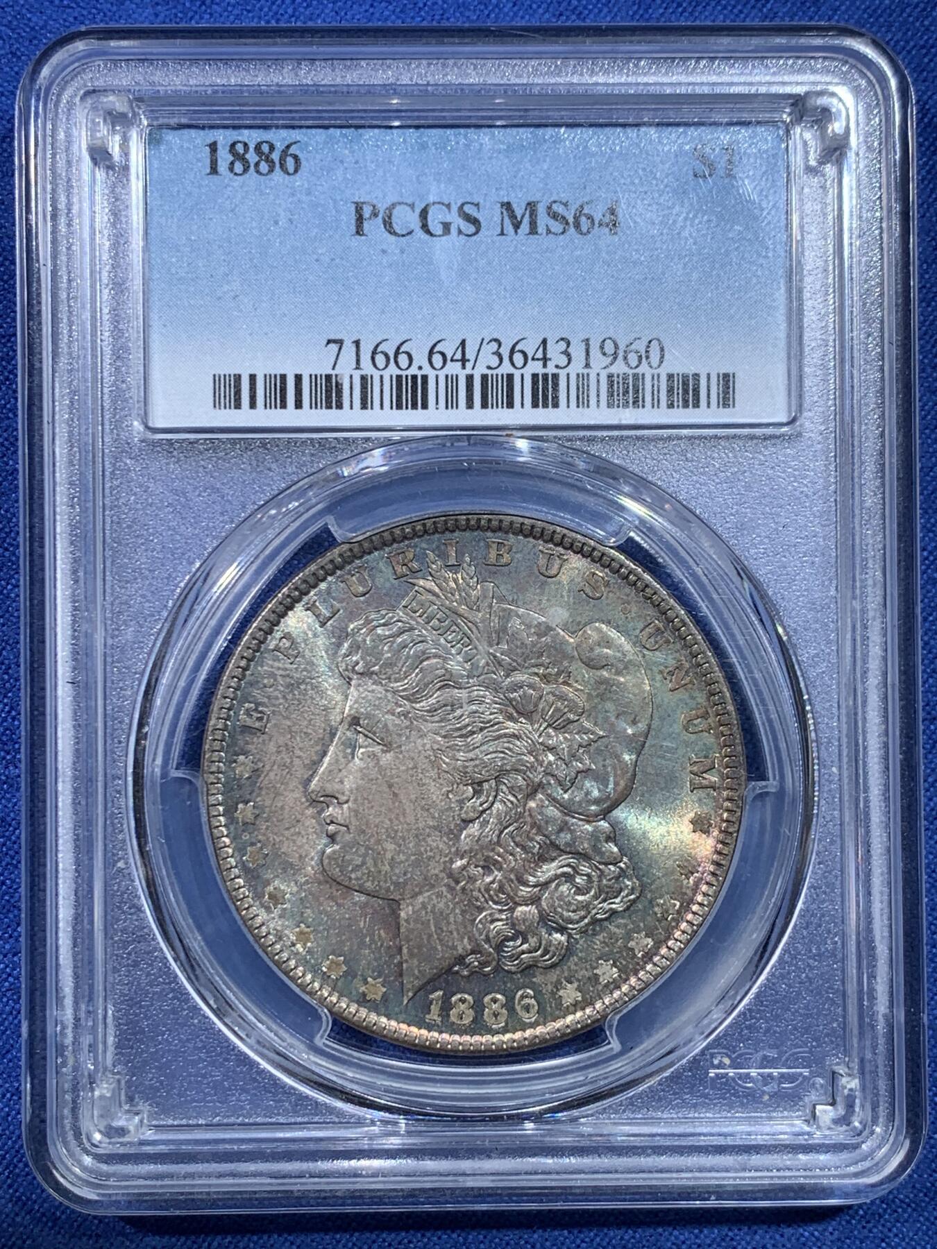 《竞宝斋》第432场 周日，周一 2场连拍 （全场包邮） PCGS MS64 美国1886年摩根银币P版，原汁原味双面五彩老包浆，包浆醇厚润泽又犀利，打制深峻，味道币味道足，状态一流。