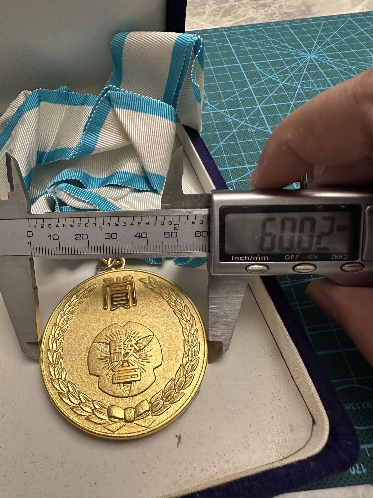 蒂克钱币-第46场 日本章牌专场 日本野台子备学校 奖牌 60mm 145g  大尺寸绒布盒
