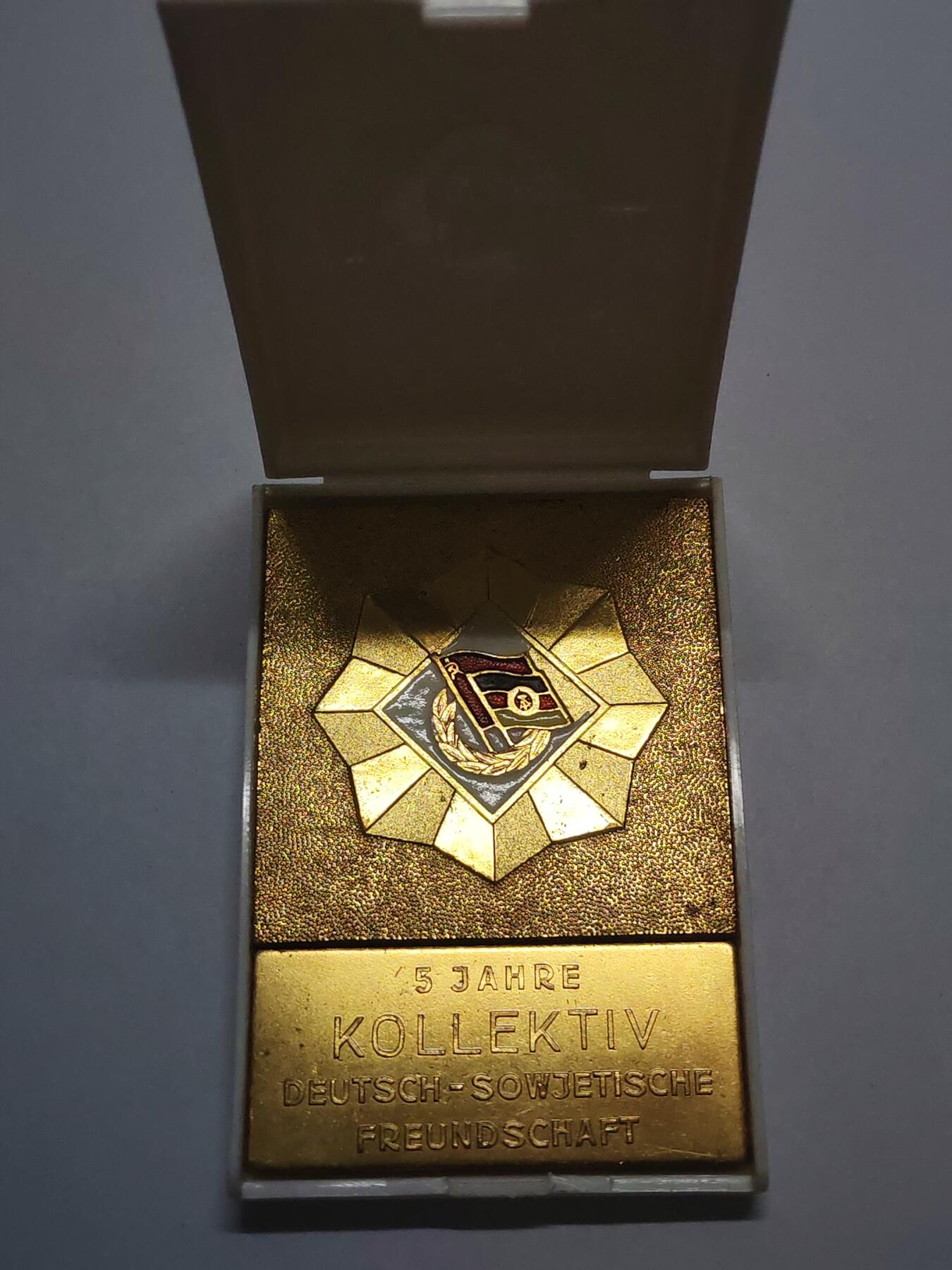 韵星假日拍卖第二十九期 -- Rimey Holidays Auction 29 民主德国与苏联建交五周年纪念章 带原盒 少见