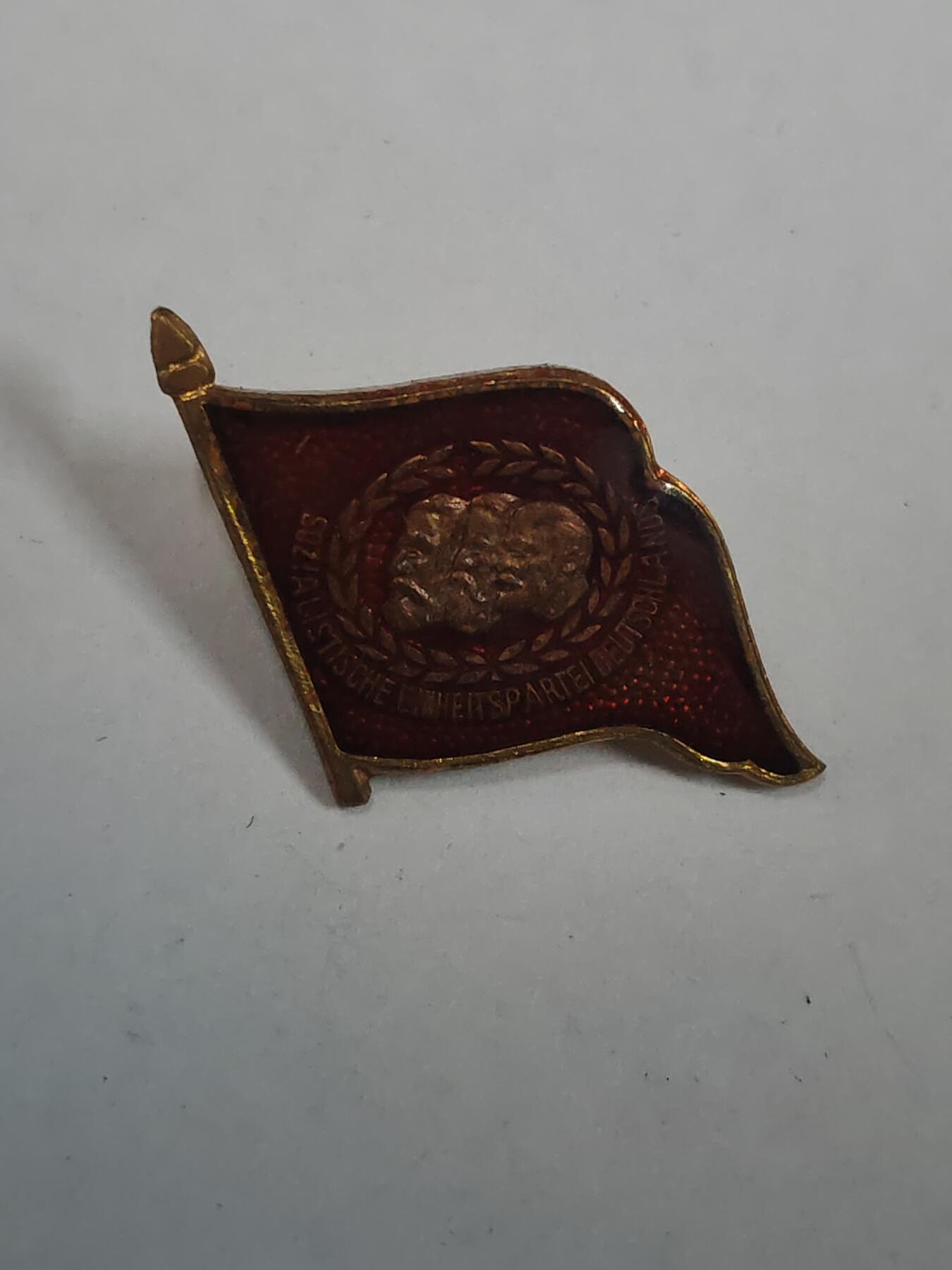 韵星假日拍卖第二十九期 -- Rimey Holidays Auction 29 民主德国统一党证章