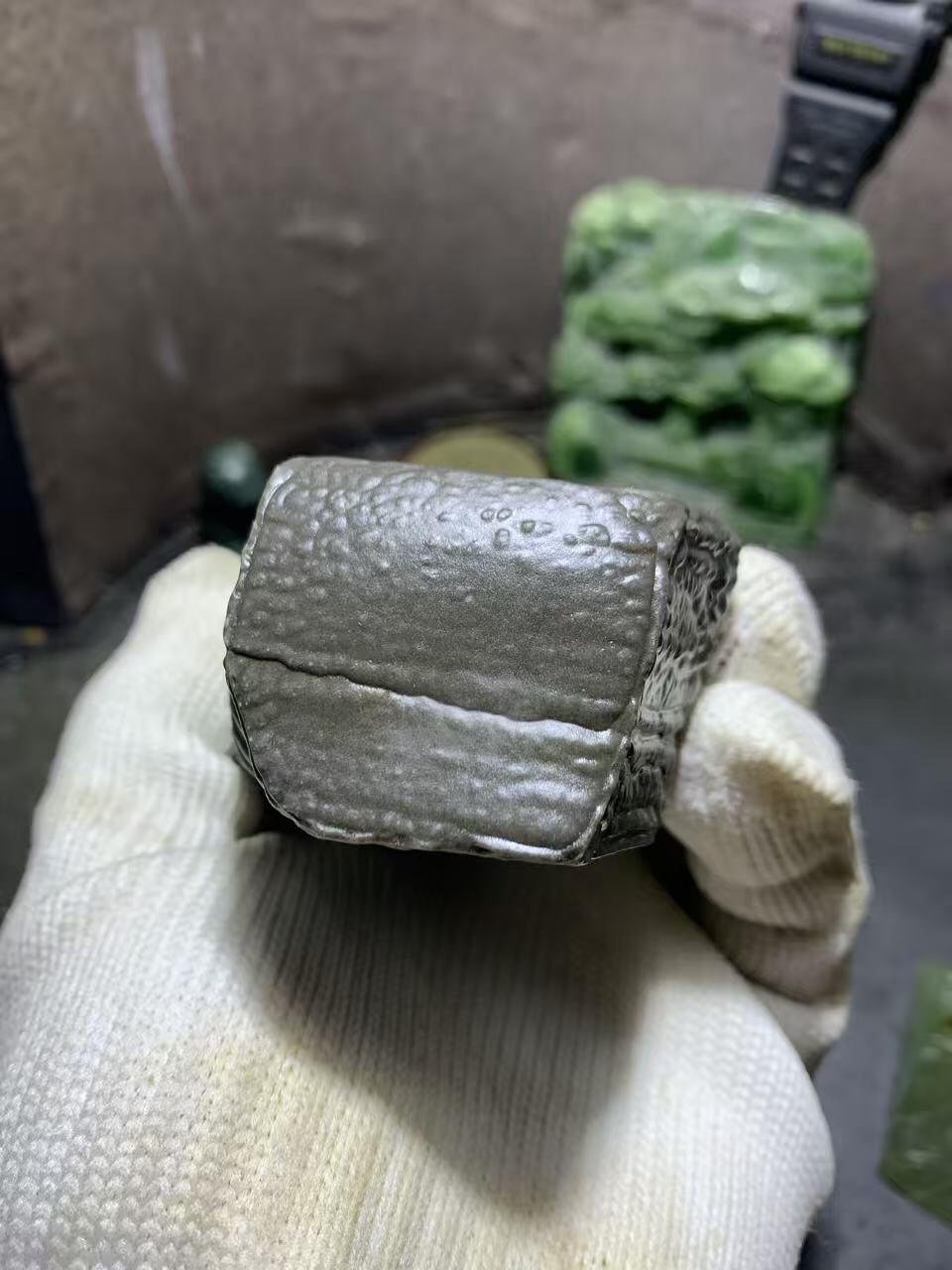 放一块福利，精美新疆泥石把件（摆件）一块