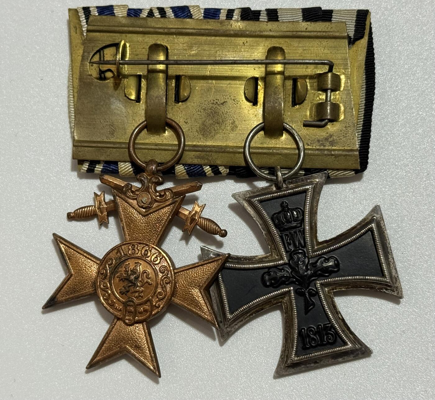 韵星假日精品2025秋季军品类拍卖会-- Rimey Holidays Boutique 2025 Autumn Militaria Sale 德意志帝国二级铁十字勋章（KAG标）与巴伐利亚王国三级军事功勋奖章（MVK3）联排